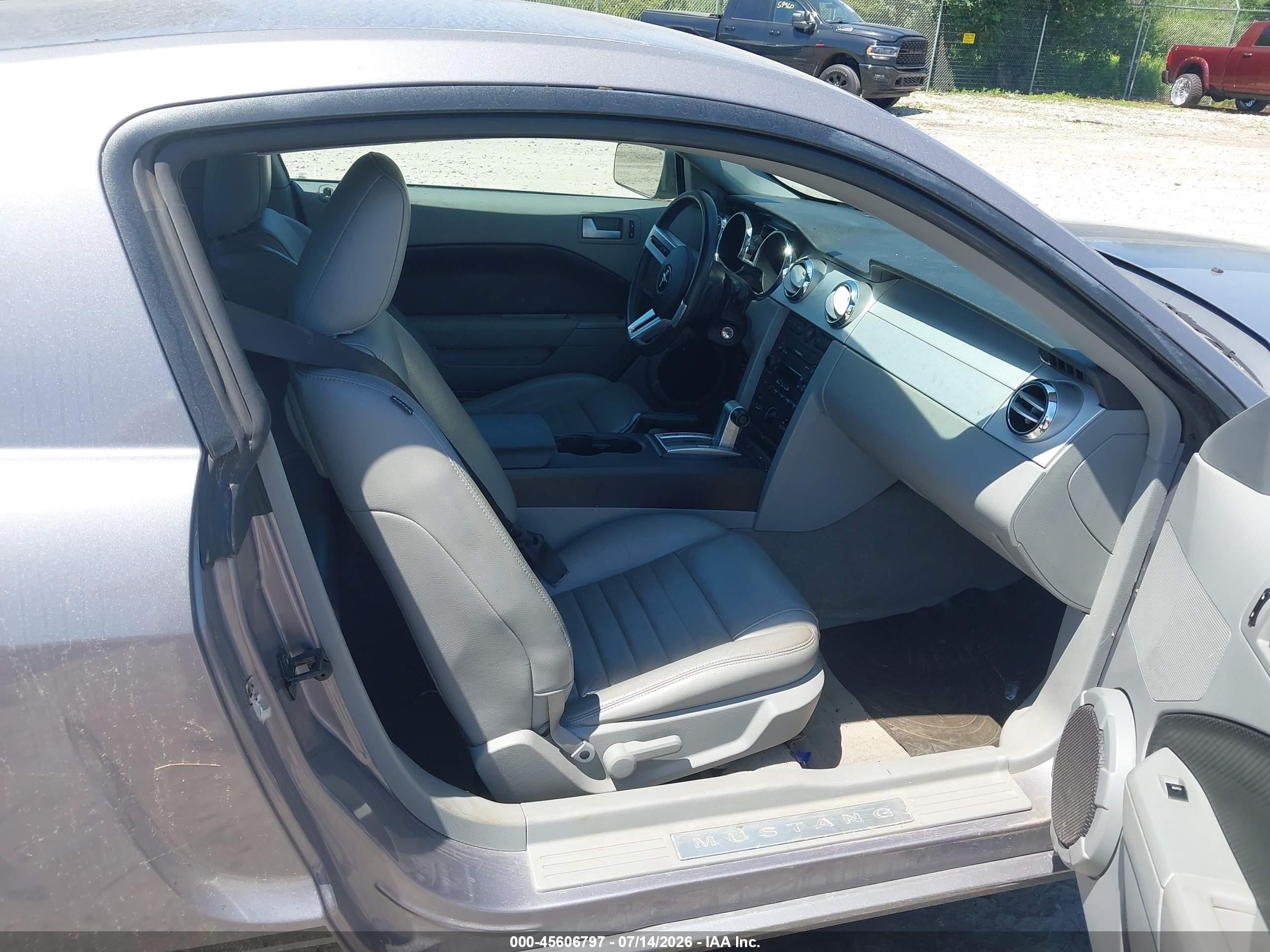 2006 Ford Mustang Gt Серый vin: 1ZVHT82H065222476