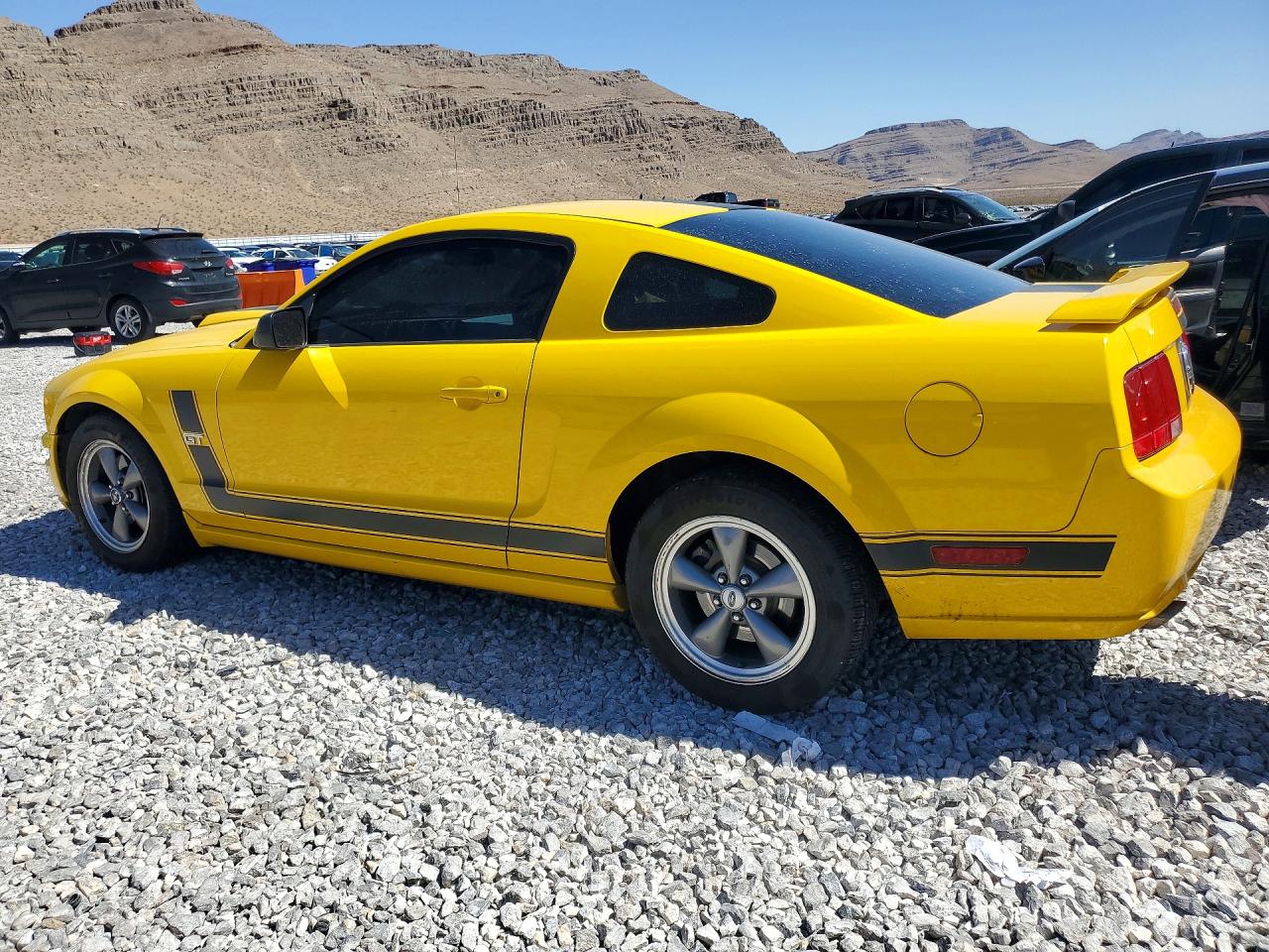 2006 Ford Mustang Gt Yellow vin: 1ZVHT82H165190735