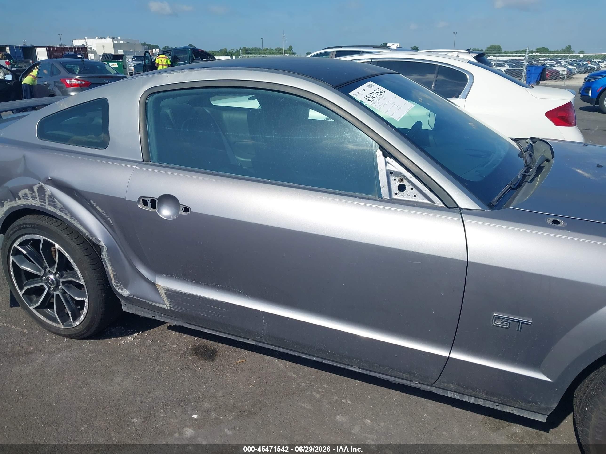 2006 Ford Mustang Gt Gray vin: 1ZVHT82H165250917