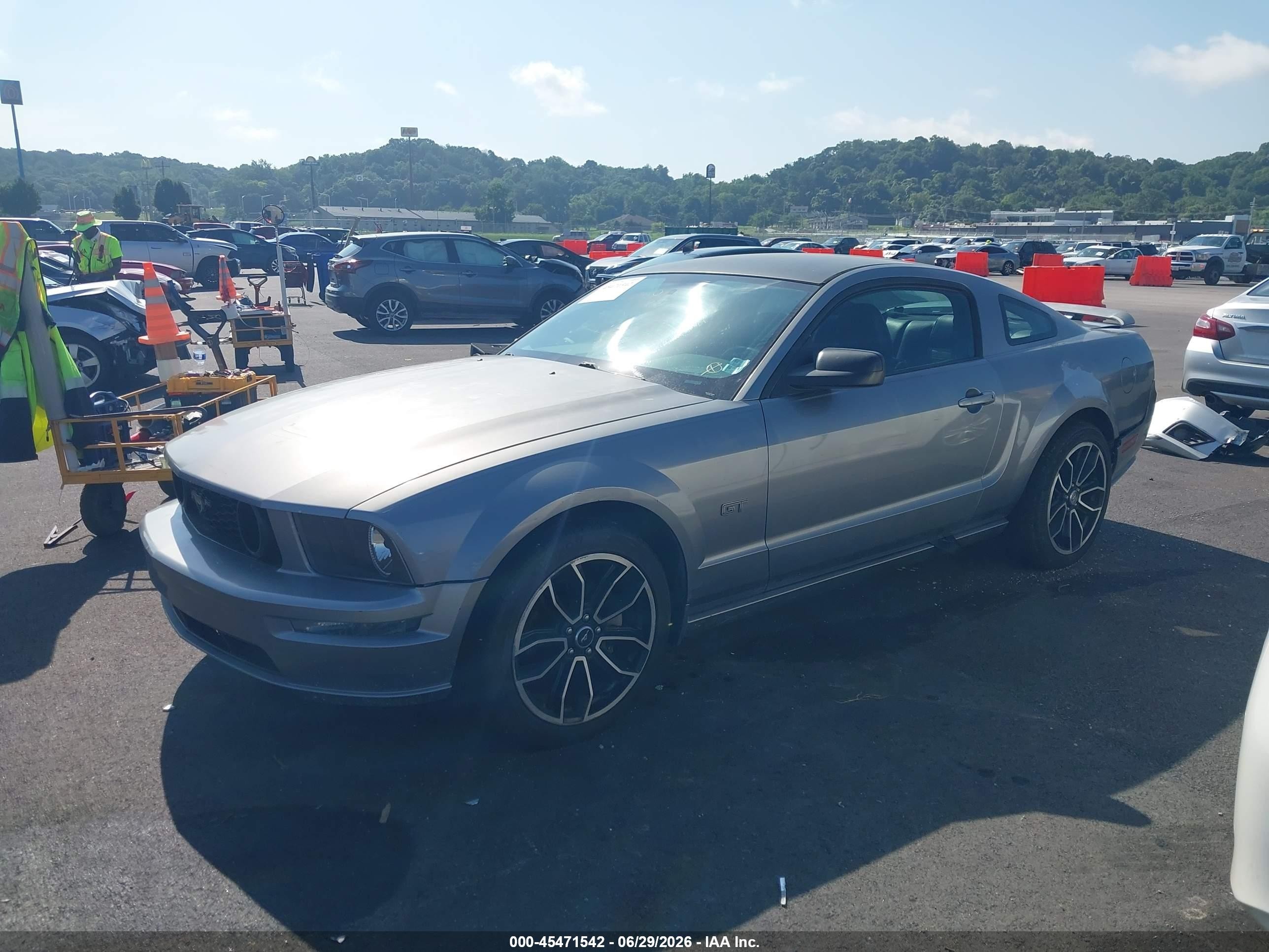2006 Ford Mustang Gt Gray vin: 1ZVHT82H165250917