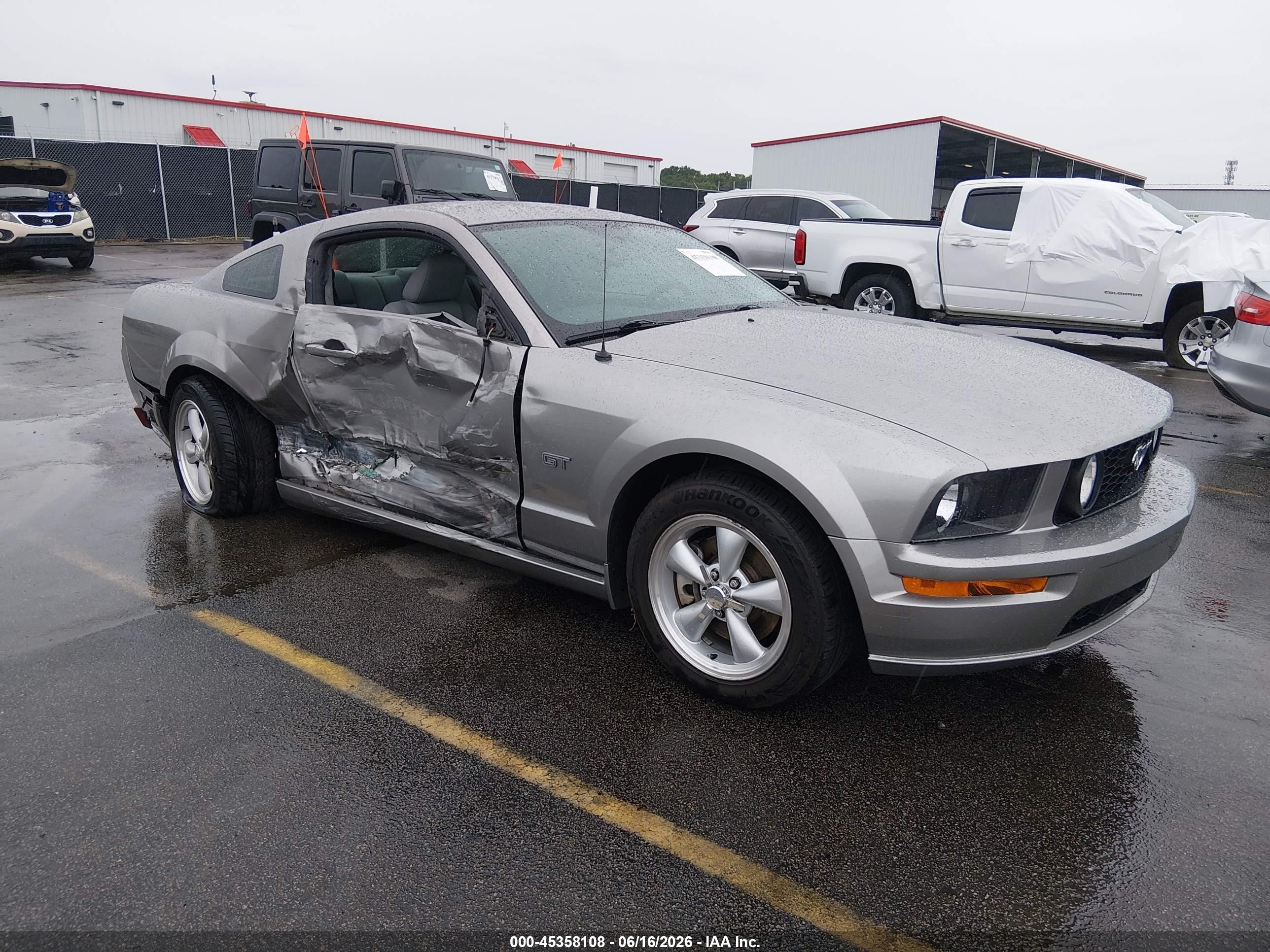 2008 Ford Mustang Gt Deluxe/gt Premium Silver vin: 1ZVHT82H185161528