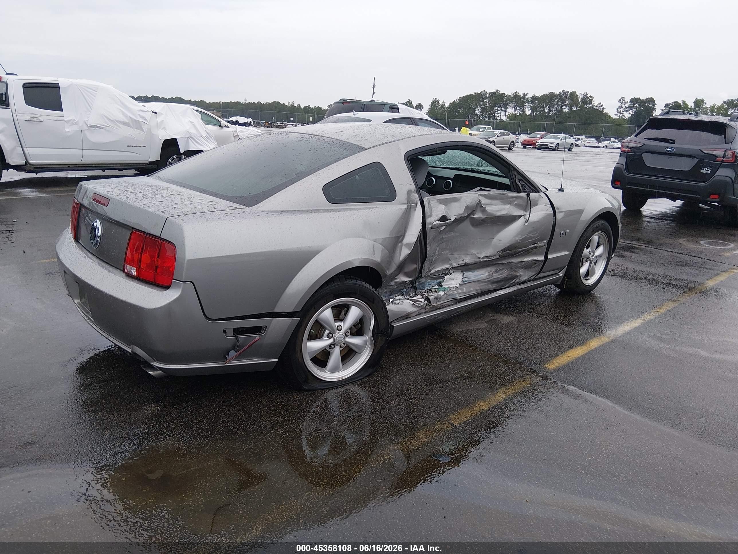 2008 Ford Mustang Gt Deluxe/gt Premium Silver vin: 1ZVHT82H185161528