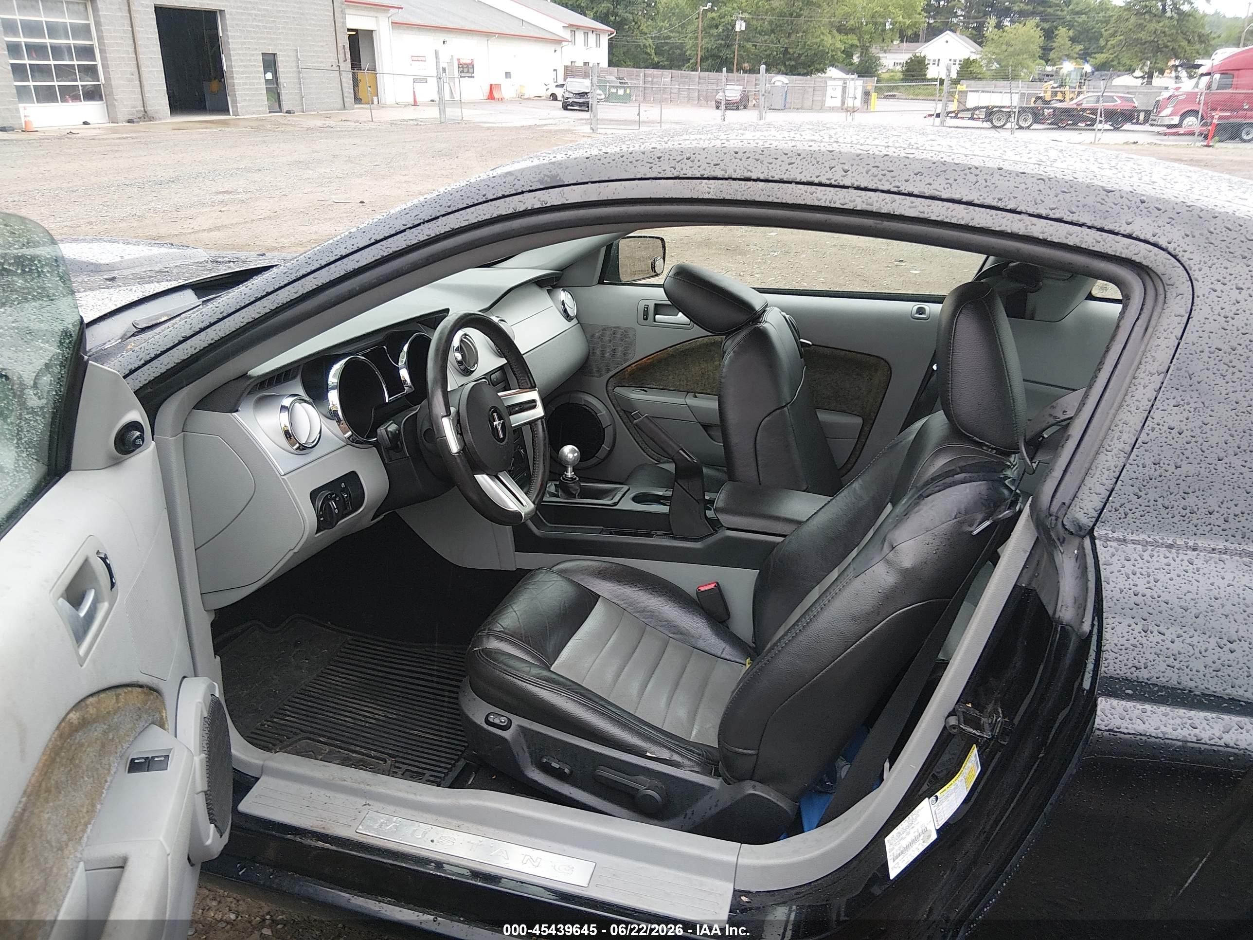 2008 Ford Mustang Gt Deluxe/gt Premium Black vin: 1ZVHT82H185189300