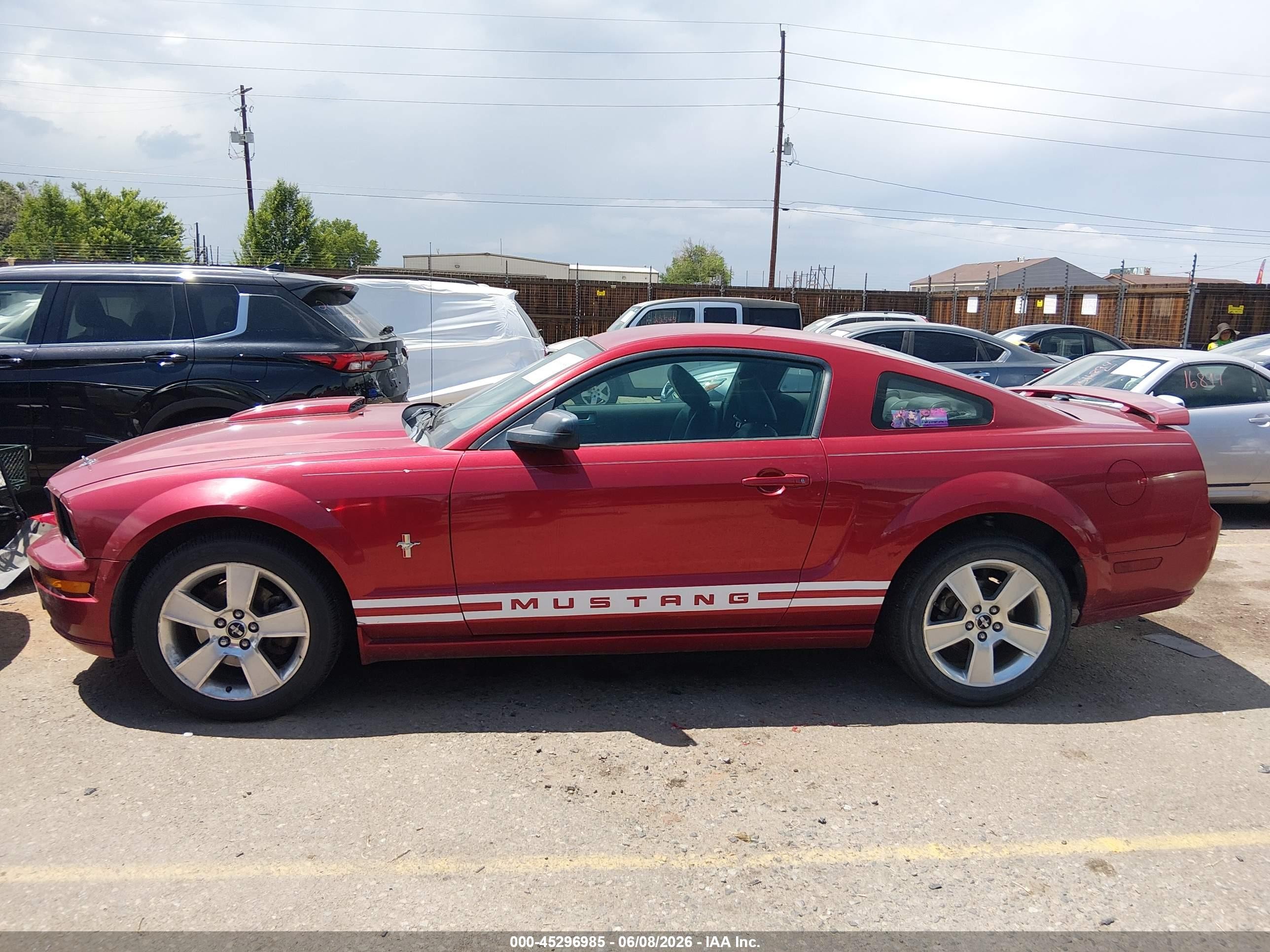 2007 Ford Mustang Gt Deluxe/gt Premium Red vin: 1ZVHT82H275357993