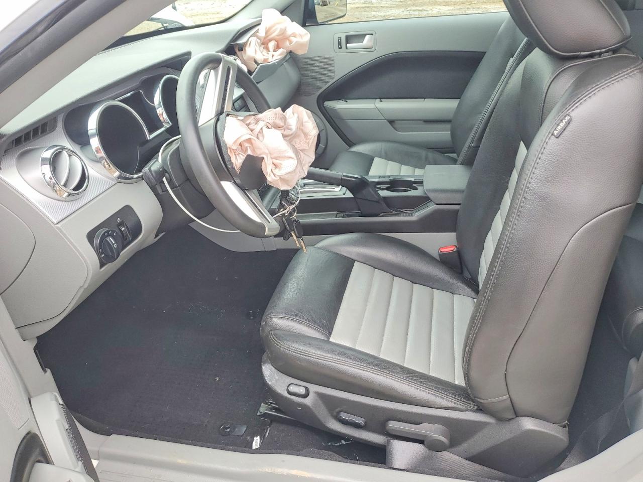 2009 Ford Mustang Gt White vin: 1ZVHT82H295128815