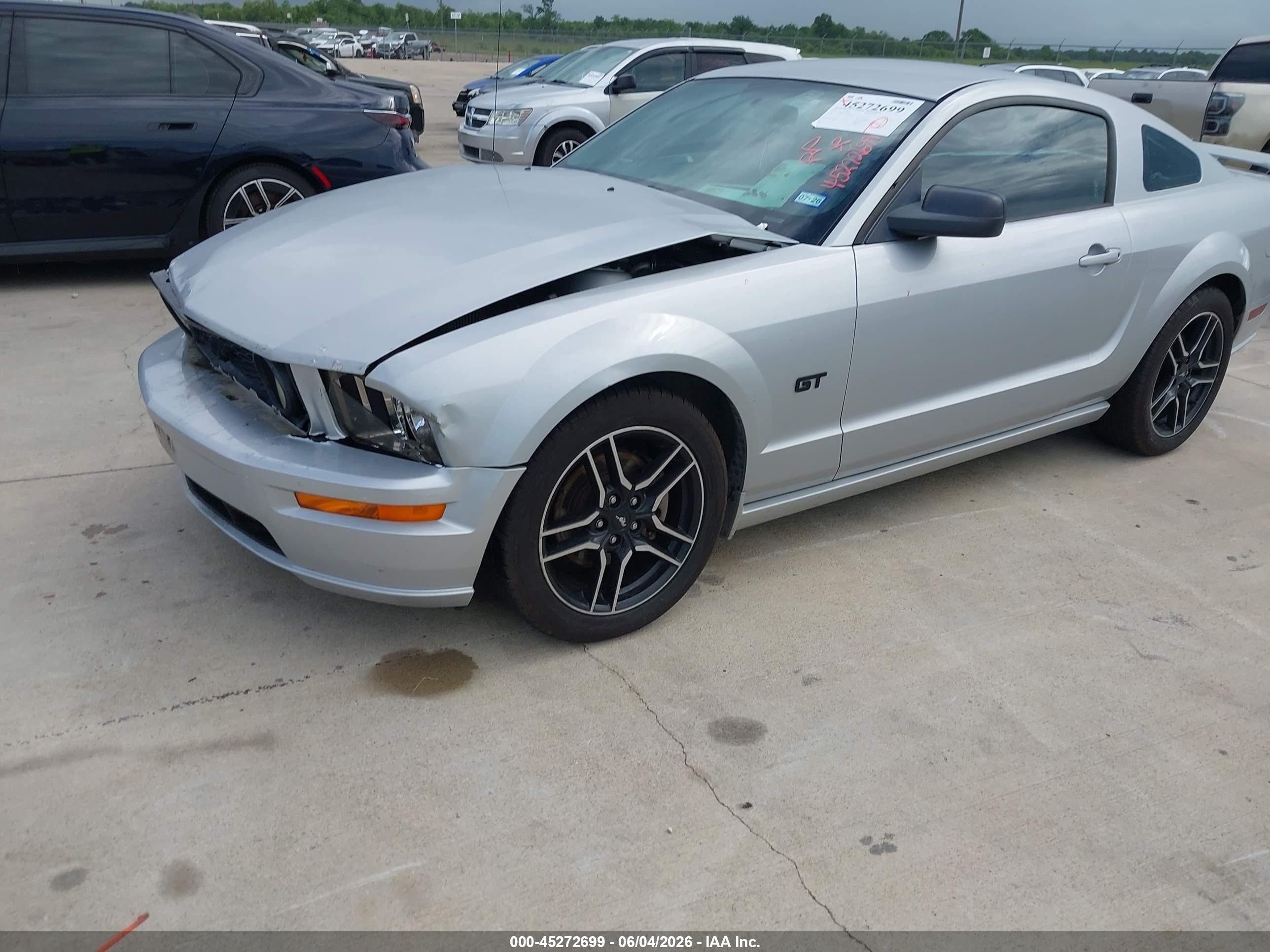 2005 Ford Mustang Gt Deluxe/gt Premium Silver vin: 1ZVHT82H355128445