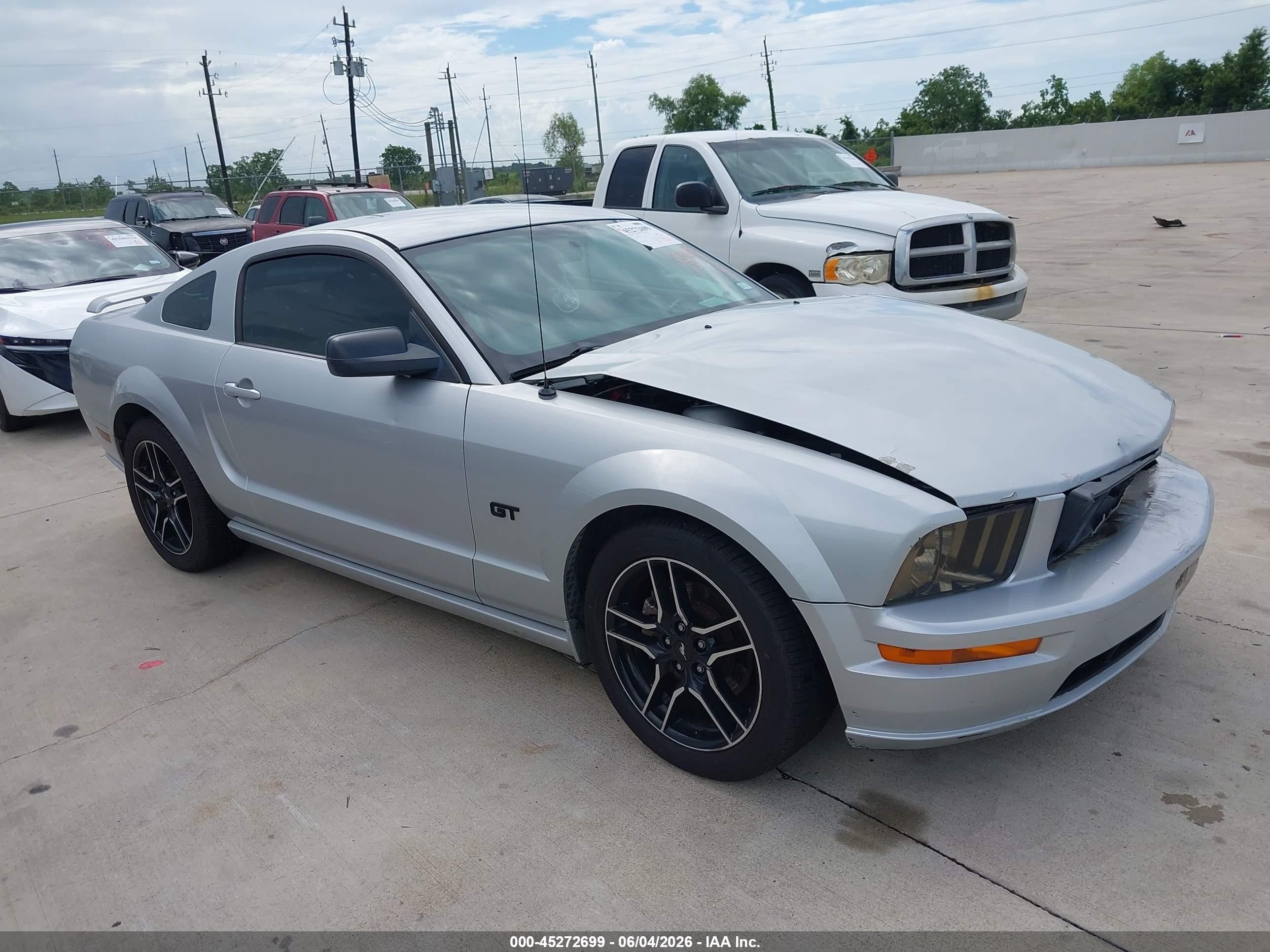 2005 Ford Mustang Gt Deluxe/gt Premium Silver vin: 1ZVHT82H355128445