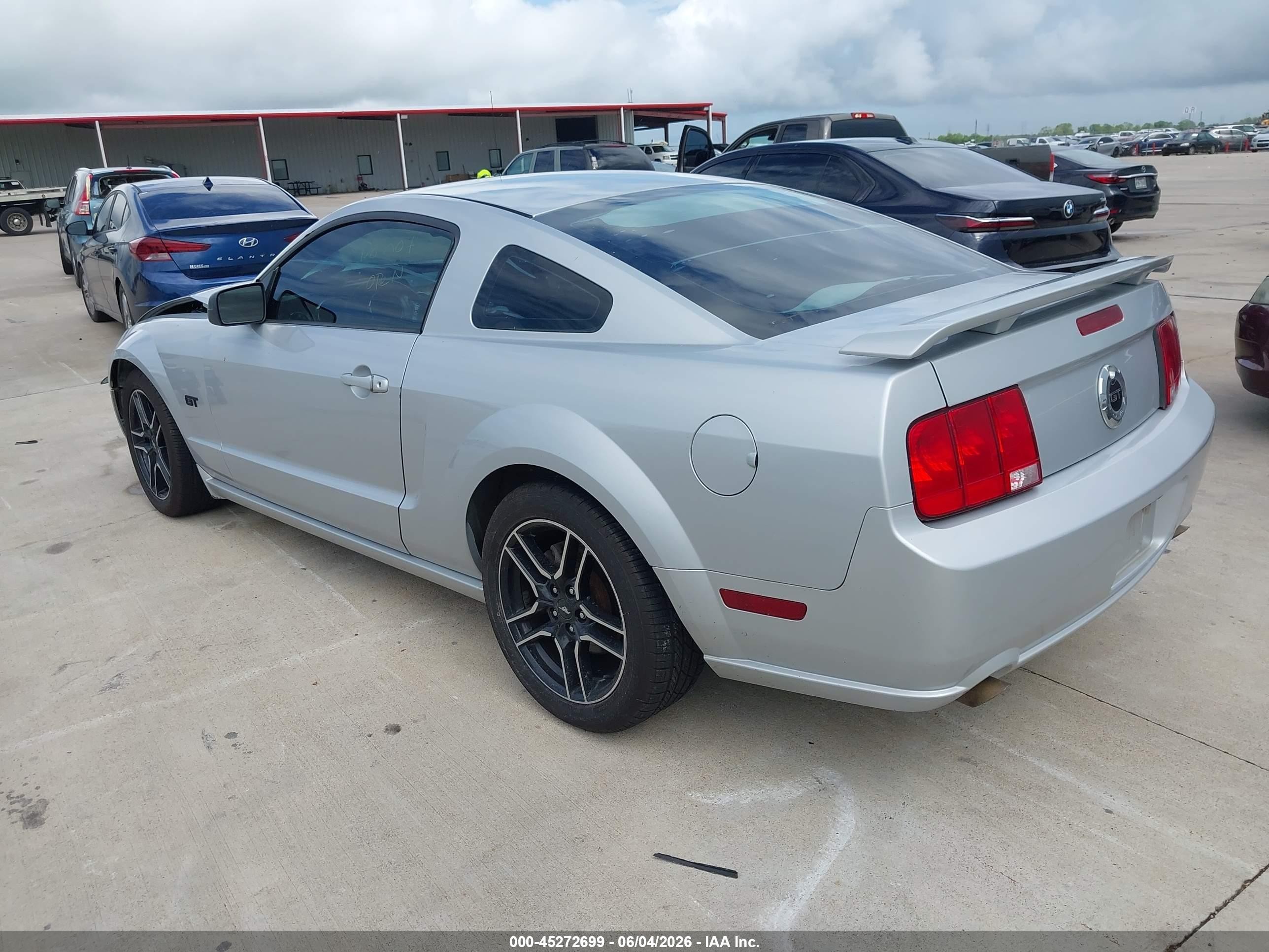 2005 Ford Mustang Gt Deluxe/gt Premium Silver vin: 1ZVHT82H355128445