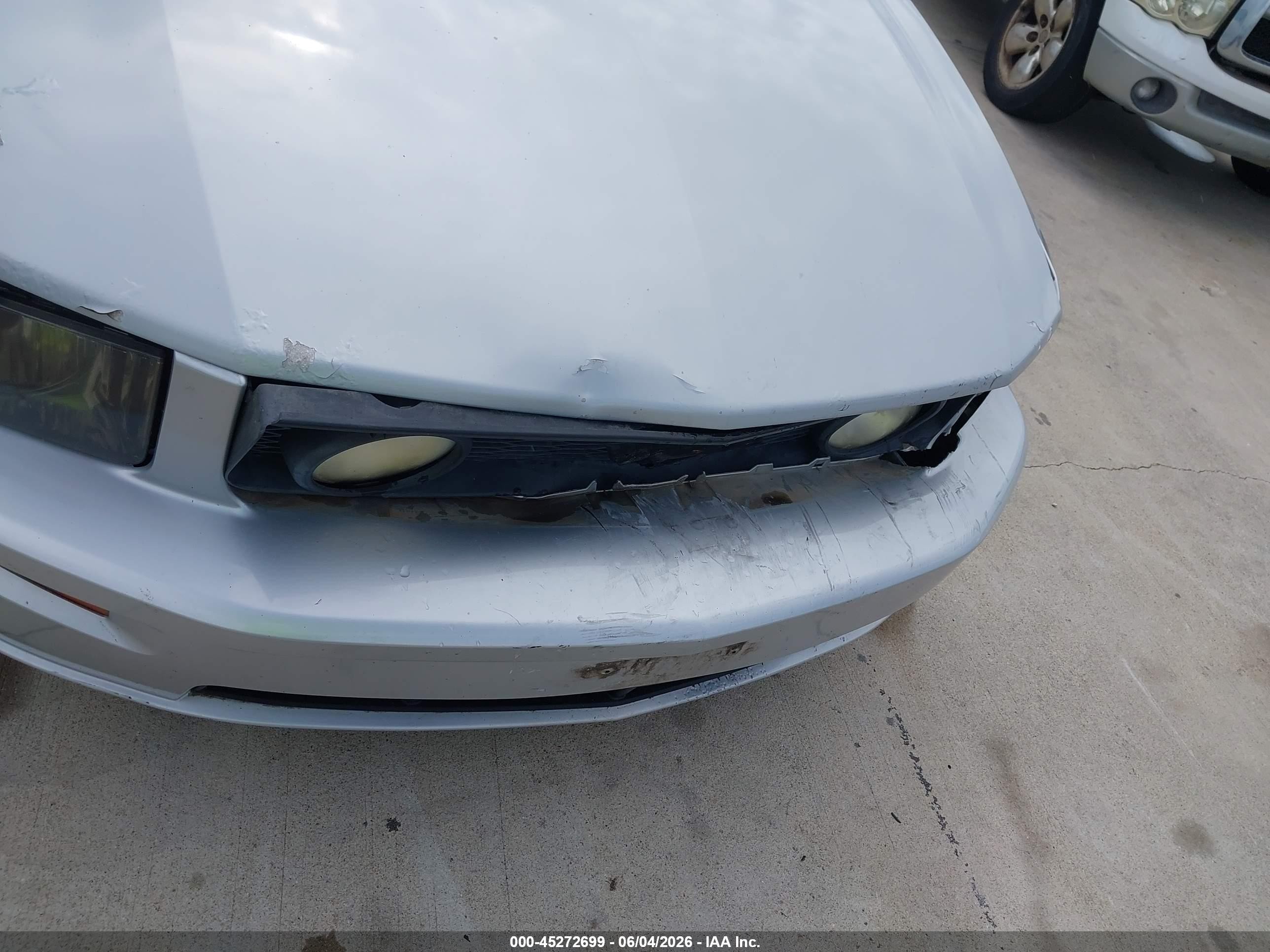 2005 Ford Mustang Gt Deluxe/gt Premium Silver vin: 1ZVHT82H355128445