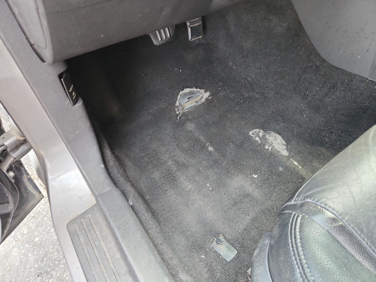 2006 Ford Mustang Gt Silver vin: 1ZVHT82H365163813 Damage: Left Front Carpet, Torn, 1 To 2 Inches