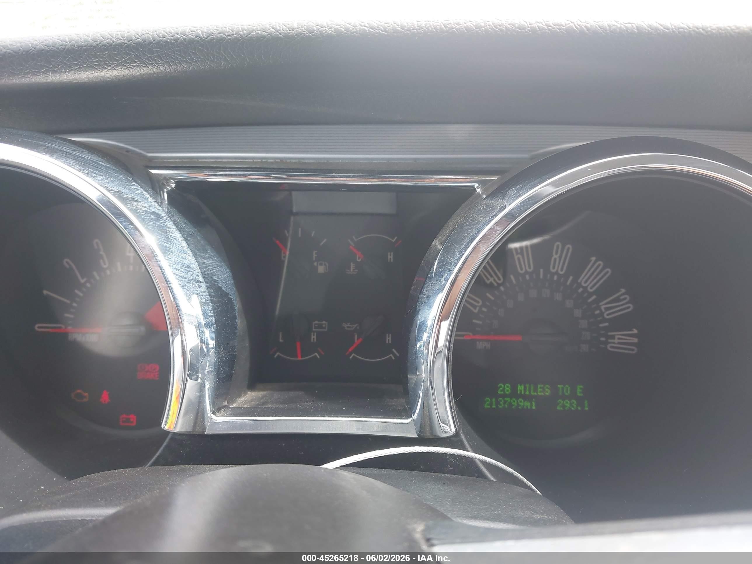2008 Ford Mustang Gt Deluxe/gt Premium Белый vin: 1ZVHT82H485120780