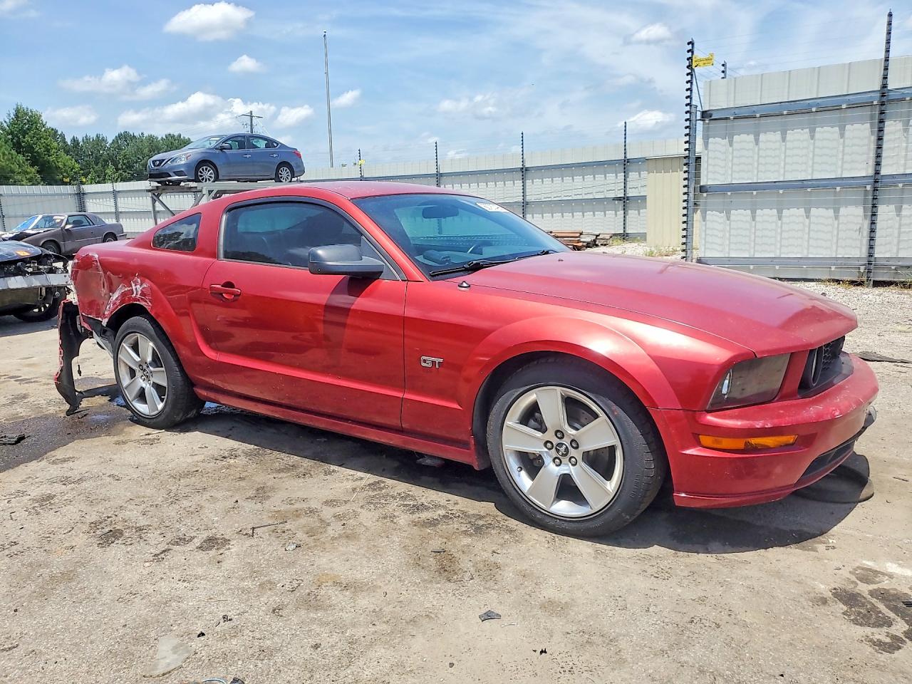 2005 Ford Mustang Gt Burgundy vin: 1ZVHT82H555119066