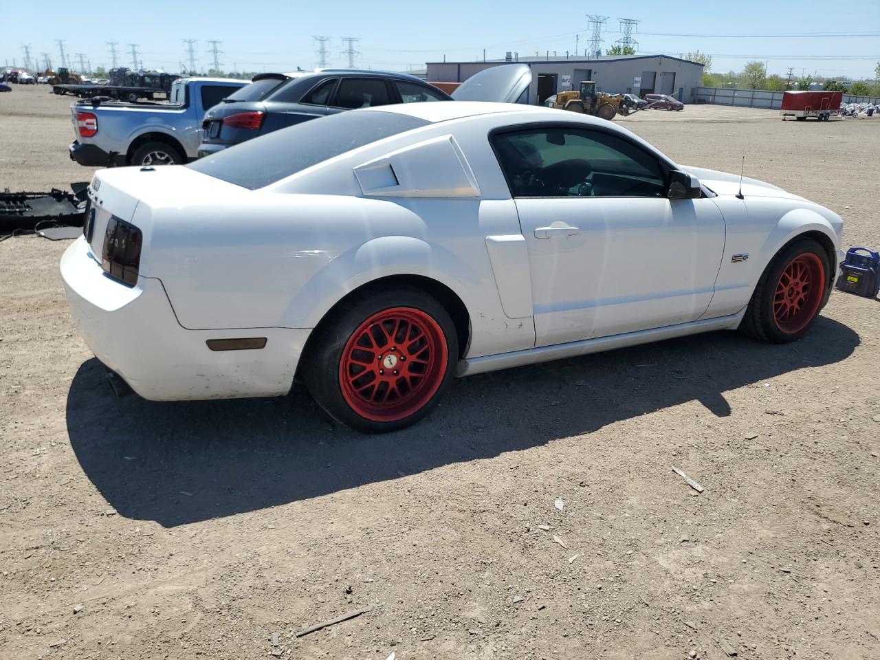 2007 Ford Mustang Gt Белый vin: 1ZVHT82H575302213 Damage: Right Qtr Panel, Multiple Scratches Light, 4