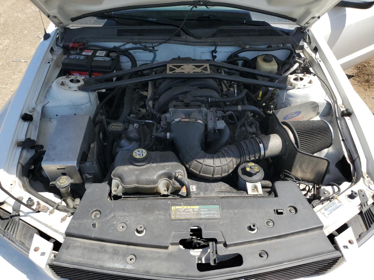 2007 Ford Mustang Gt Белый vin: 1ZVHT82H575302213 Damage: Air Intake Duct, Aftermarket, Acceptable