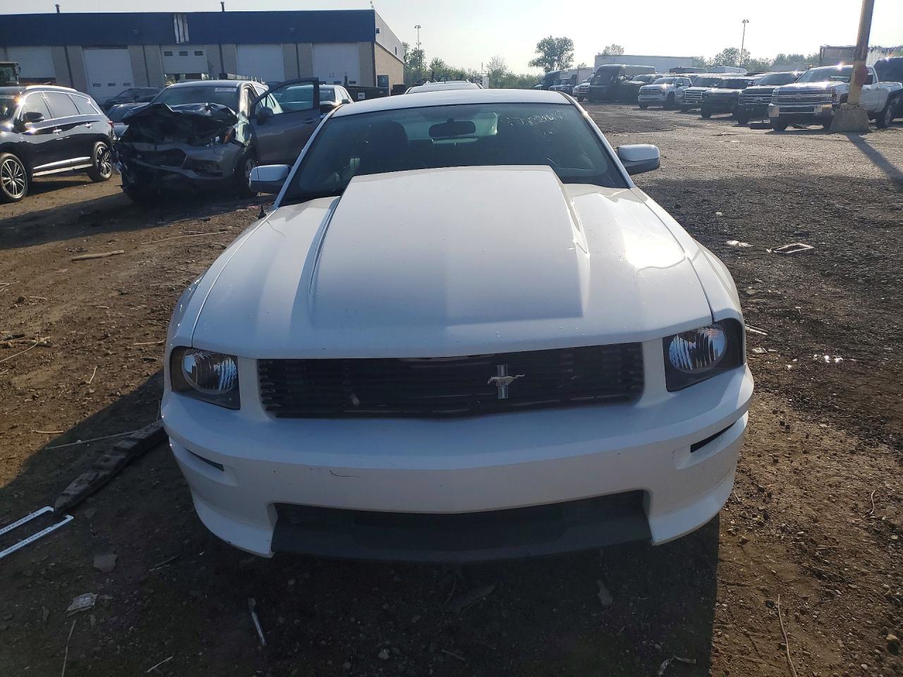 2007 Ford Mustang Gt White vin: 1ZVHT82H575302213