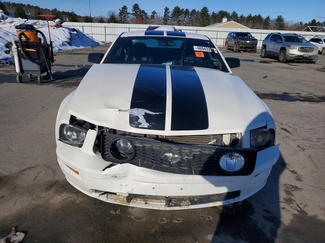 2008 Ford Mustang Gt White vin: 1ZVHT82H585144134