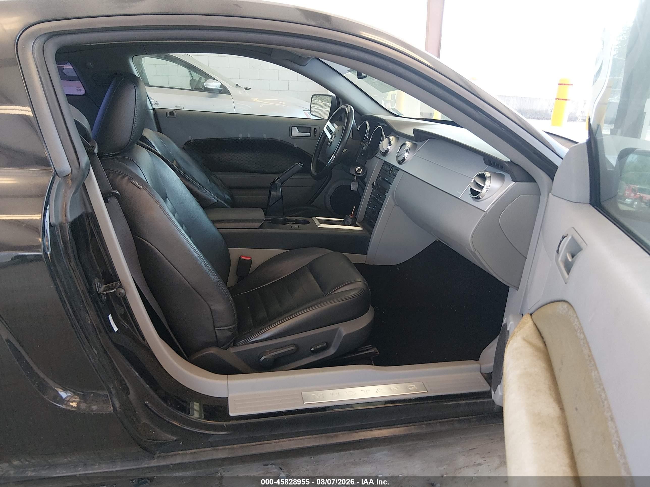 2008 Ford Mustang Gt Deluxe/gt Premium Black vin: 1ZVHT82H585165968