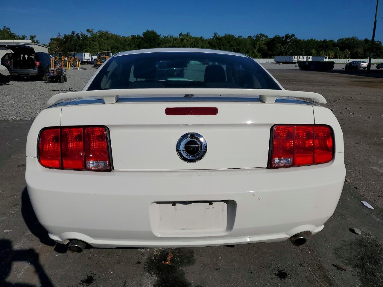 2008 Ford Mustang Gt White vin: 1ZVHT82H585188988