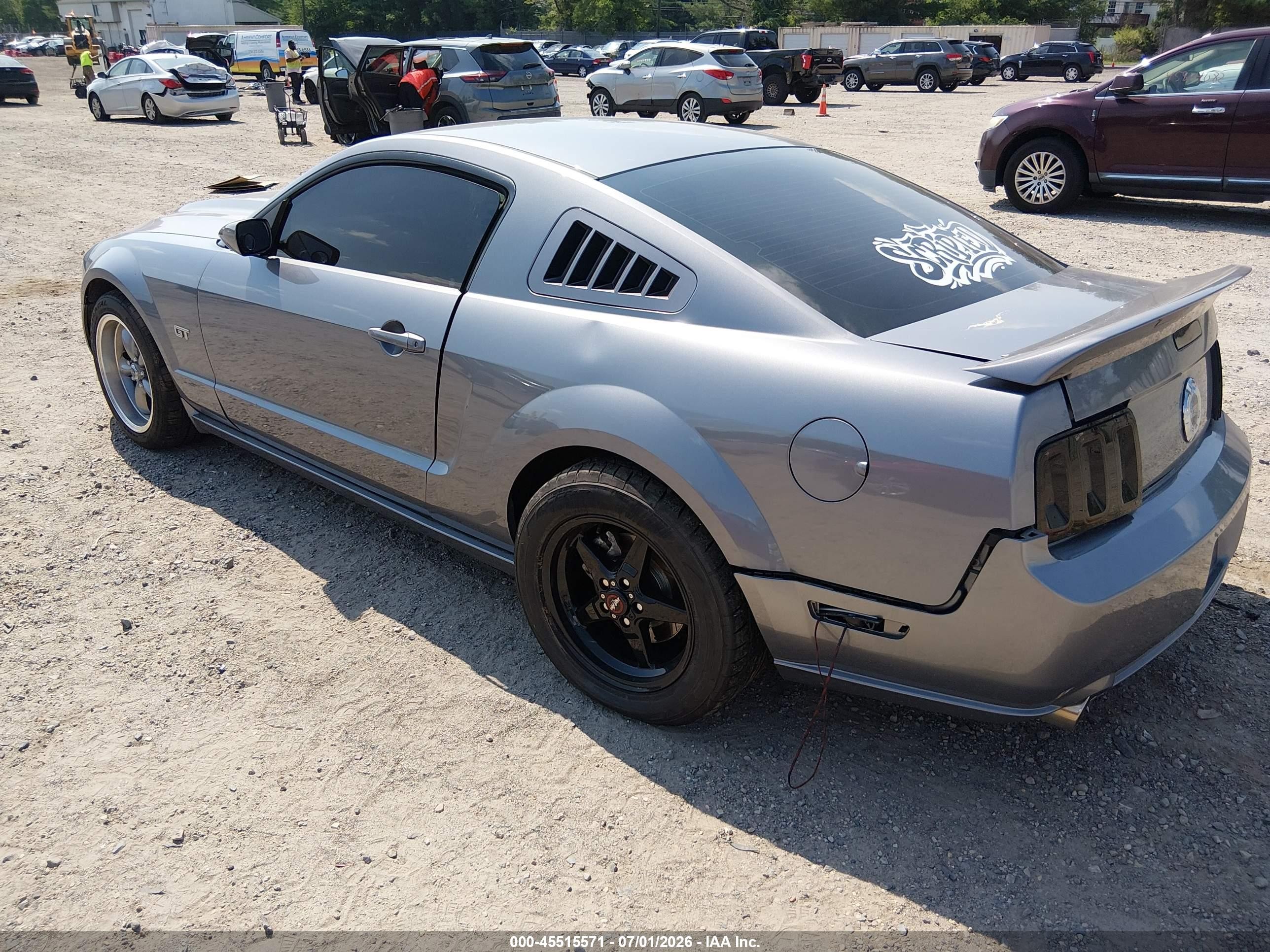 2007 Ford Mustang Gt Deluxe/gt Premium Silver vin: 1ZVHT82H675201942