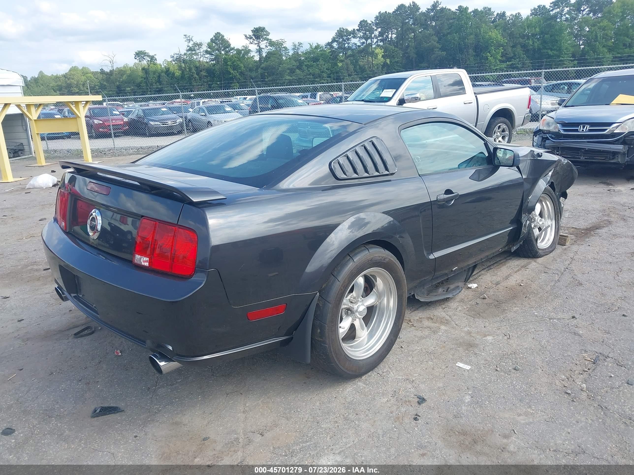 2007 Ford Mustang Gt Deluxe/gt Premium Черный vin: 1ZVHT82H675340601