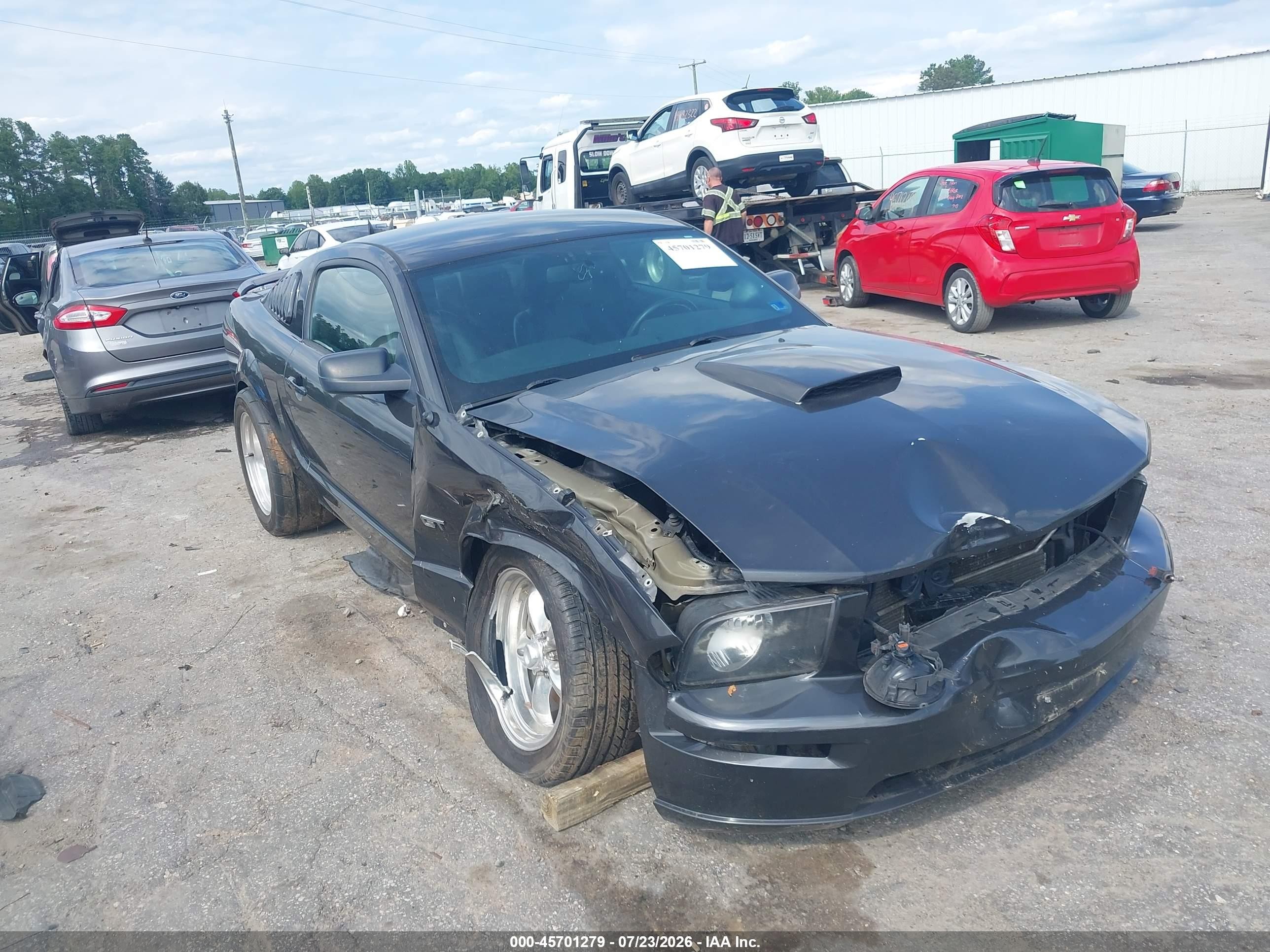 2007 Ford Mustang Gt Deluxe/gt Premium Черный vin: 1ZVHT82H675340601