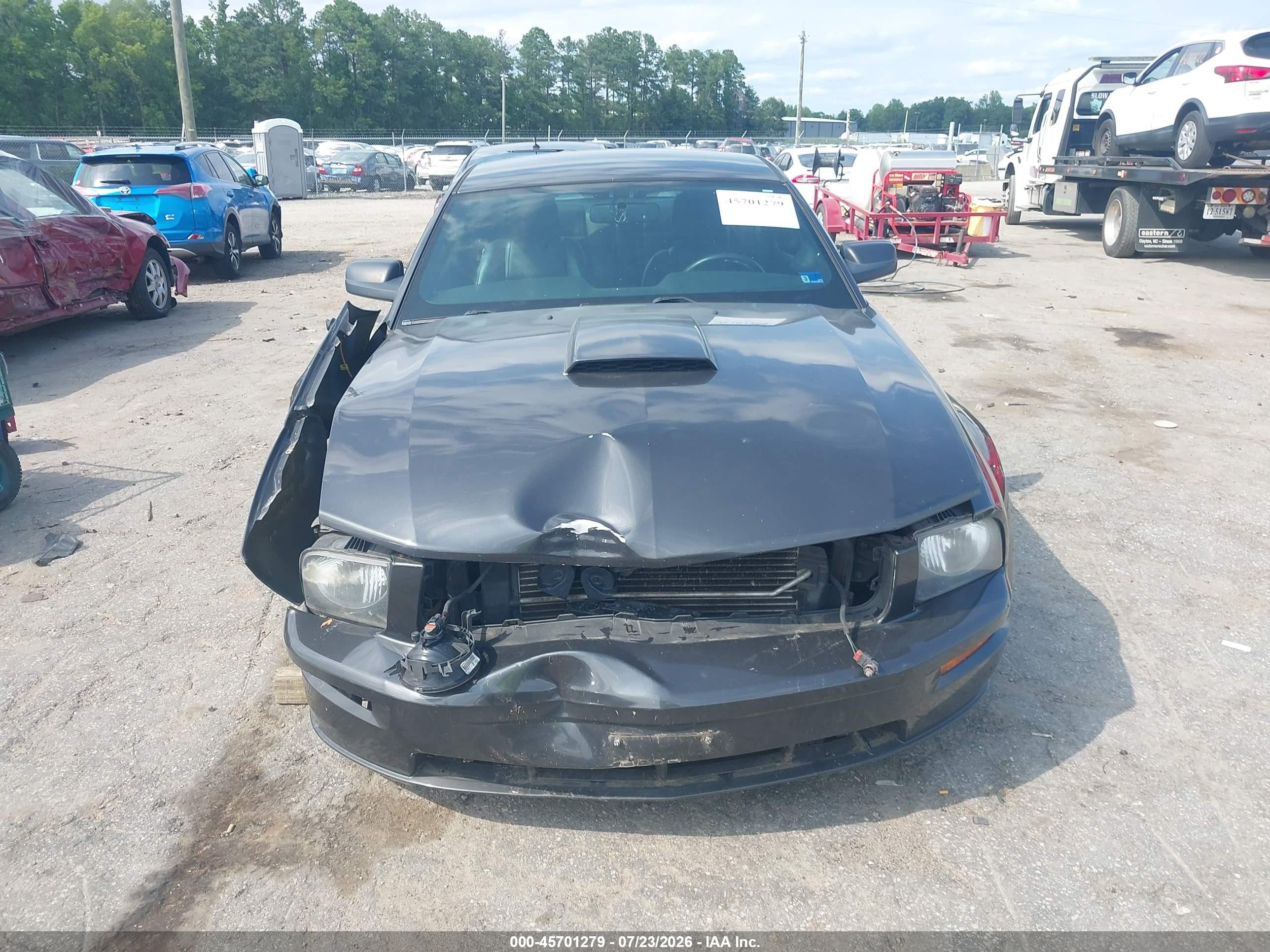 2007 Ford Mustang Gt Deluxe/gt Premium Черный vin: 1ZVHT82H675340601