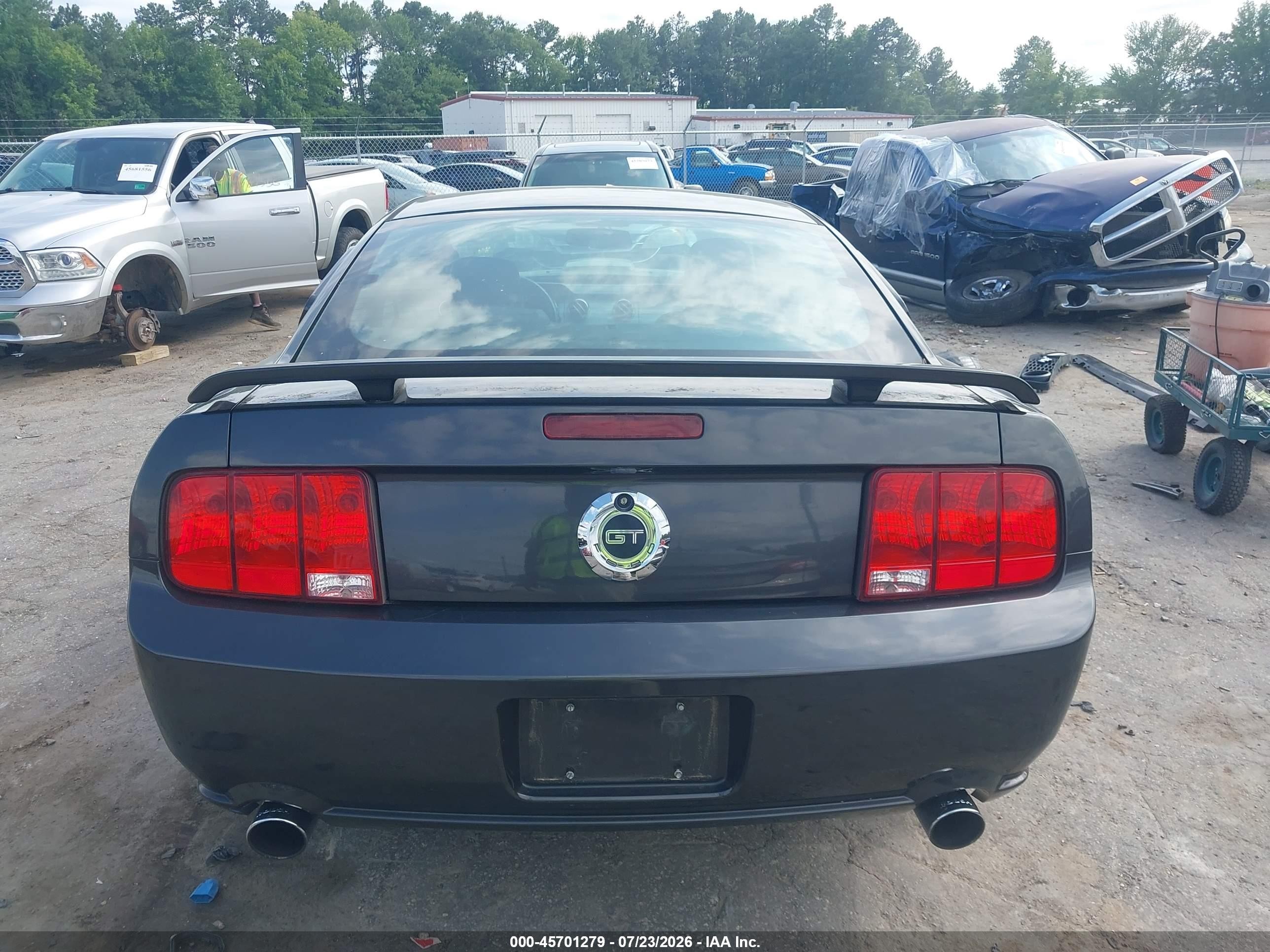 2007 Ford Mustang Gt Deluxe/gt Premium Черный vin: 1ZVHT82H675340601