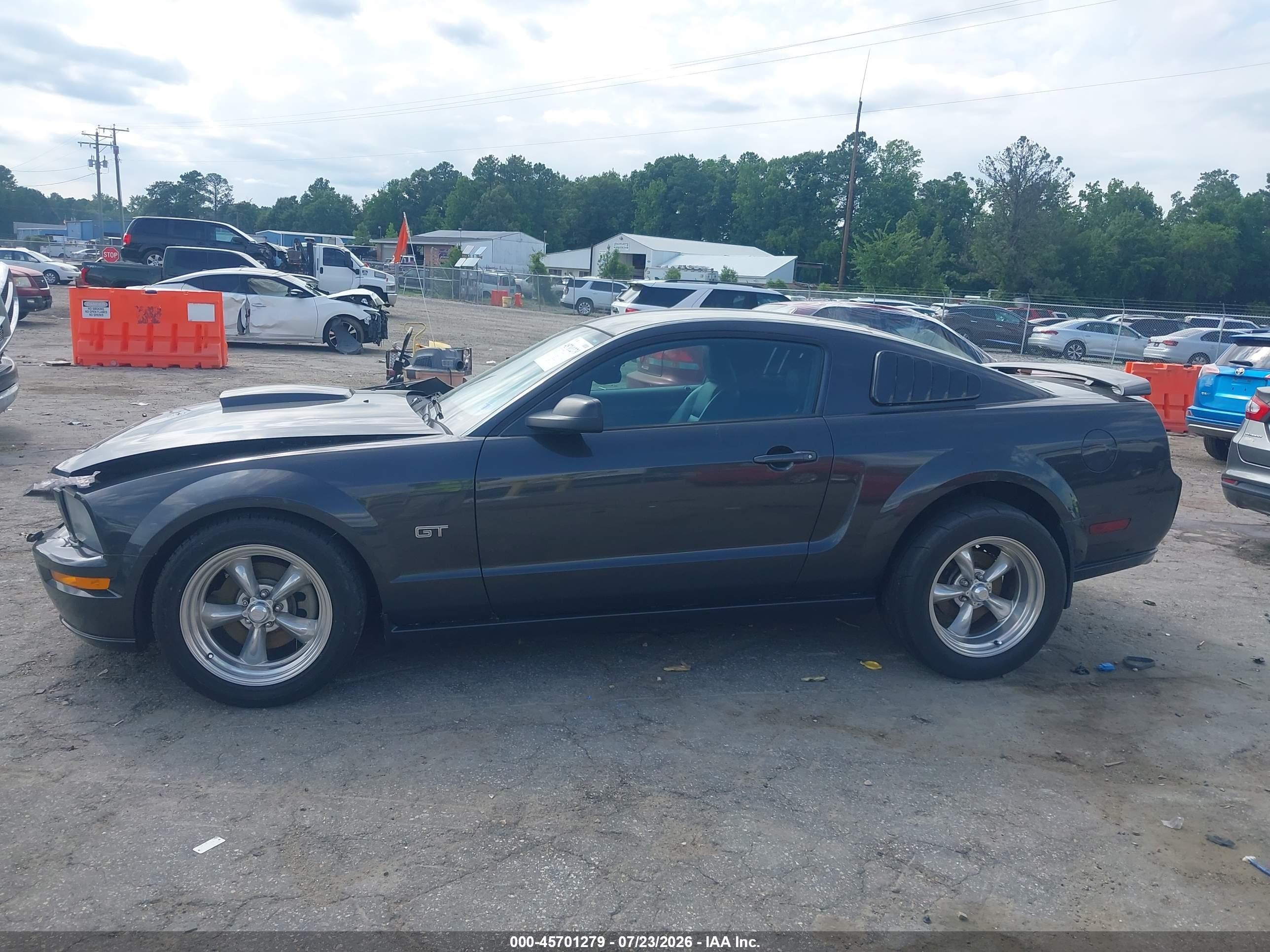 2007 Ford Mustang Gt Deluxe/gt Premium Черный vin: 1ZVHT82H675340601