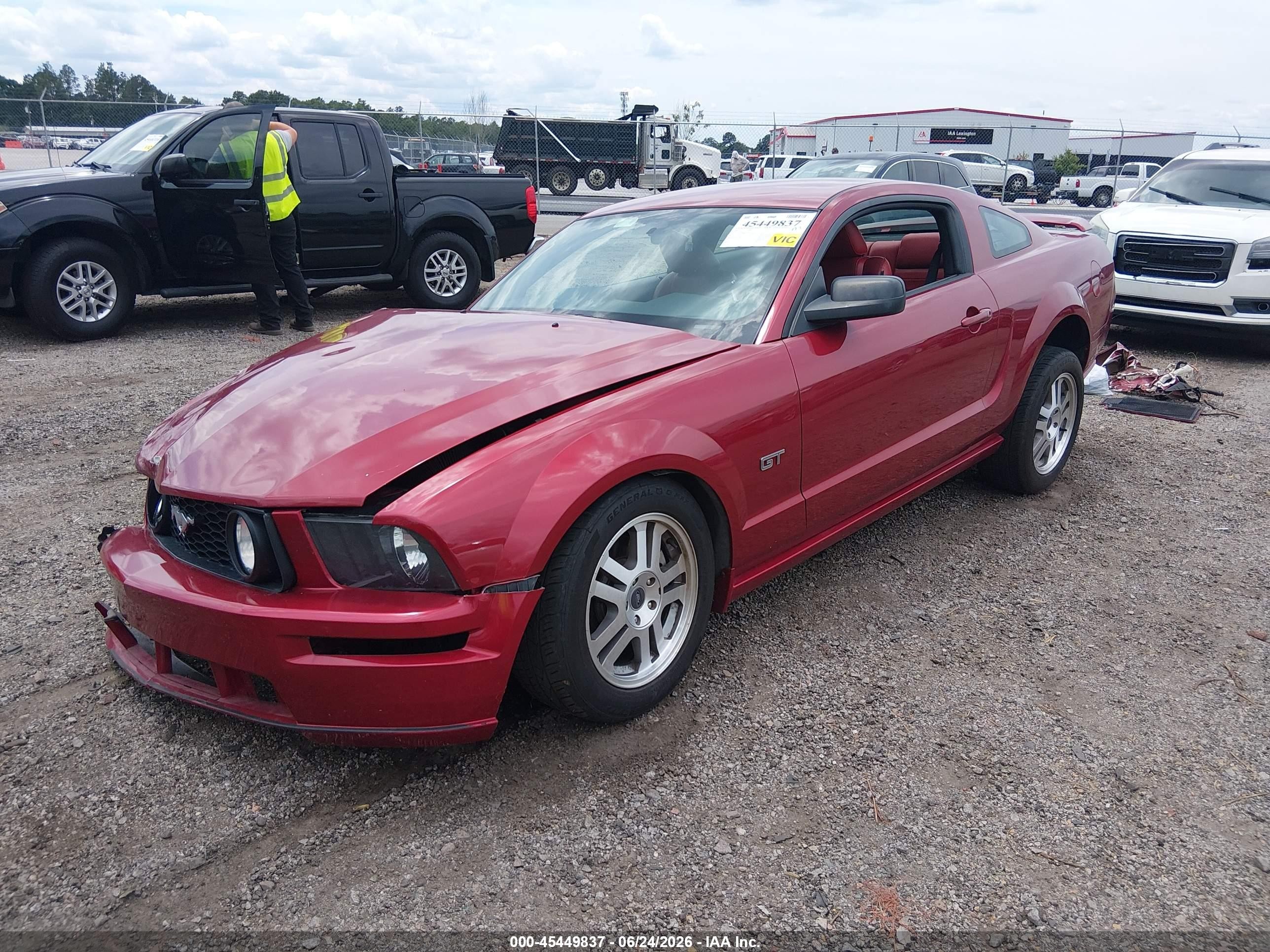 2005 Ford Mustang Gt Deluxe/gt Premium Red vin: 1ZVHT82H755205513