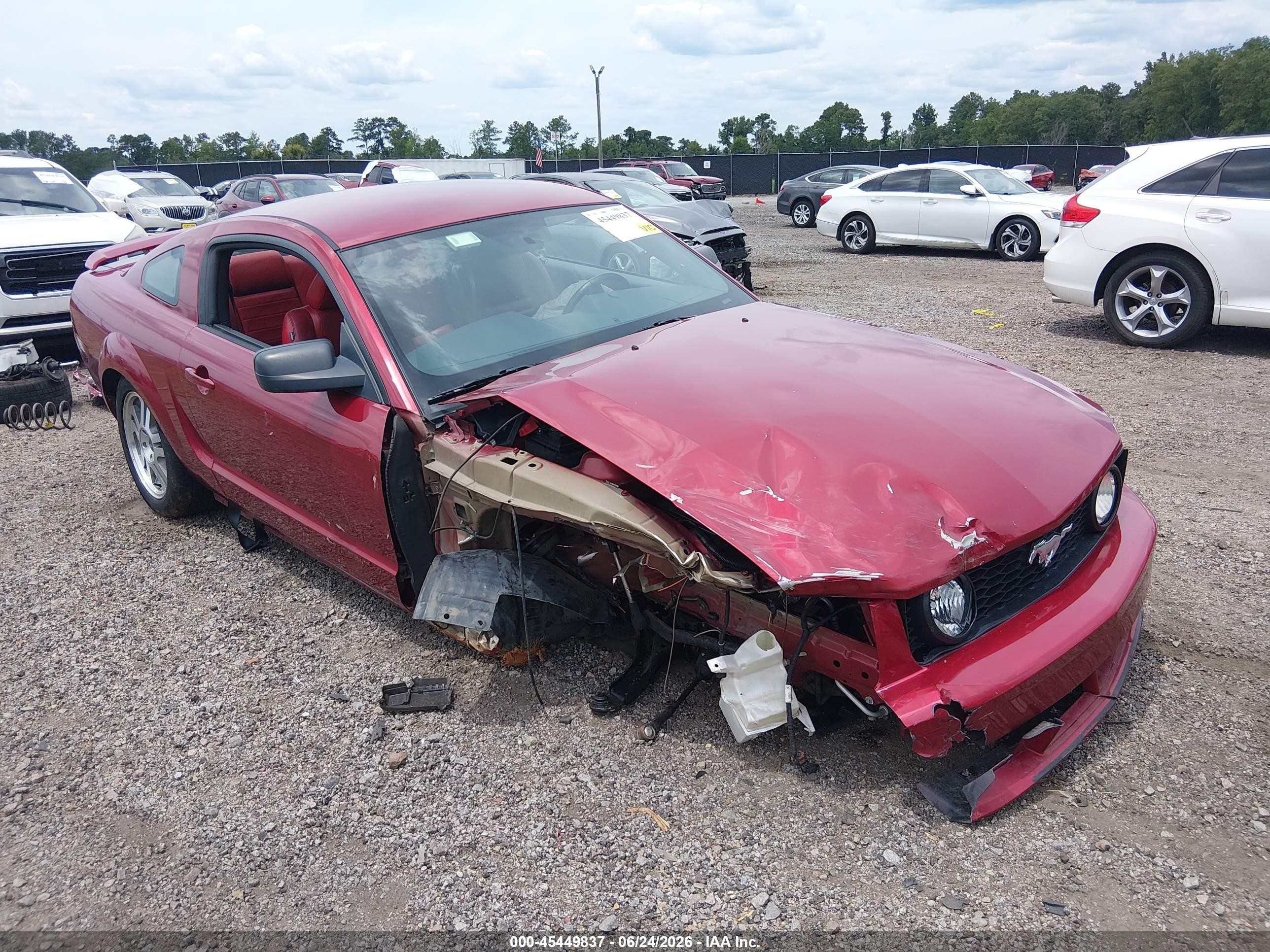 2005 Ford Mustang Gt Deluxe/gt Premium Red vin: 1ZVHT82H755205513
