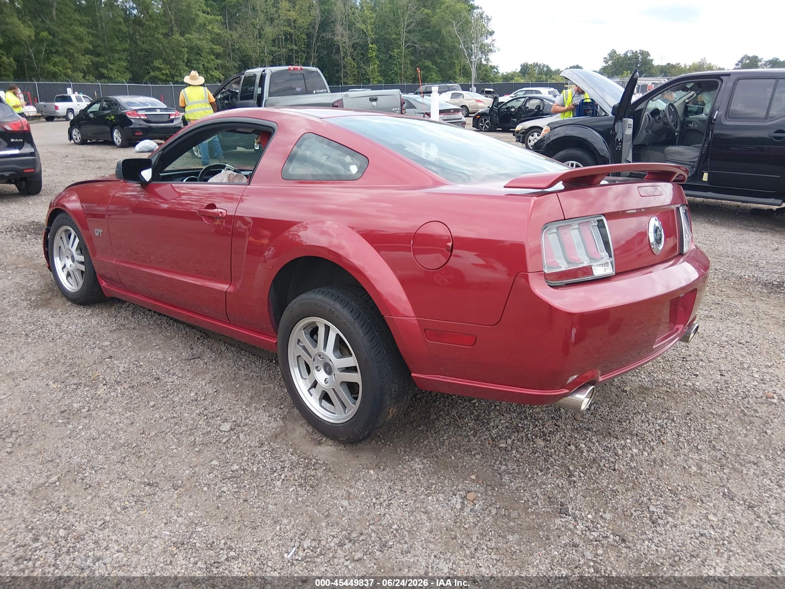 2005 Ford Mustang Gt Deluxe/gt Premium Red vin: 1ZVHT82H755205513