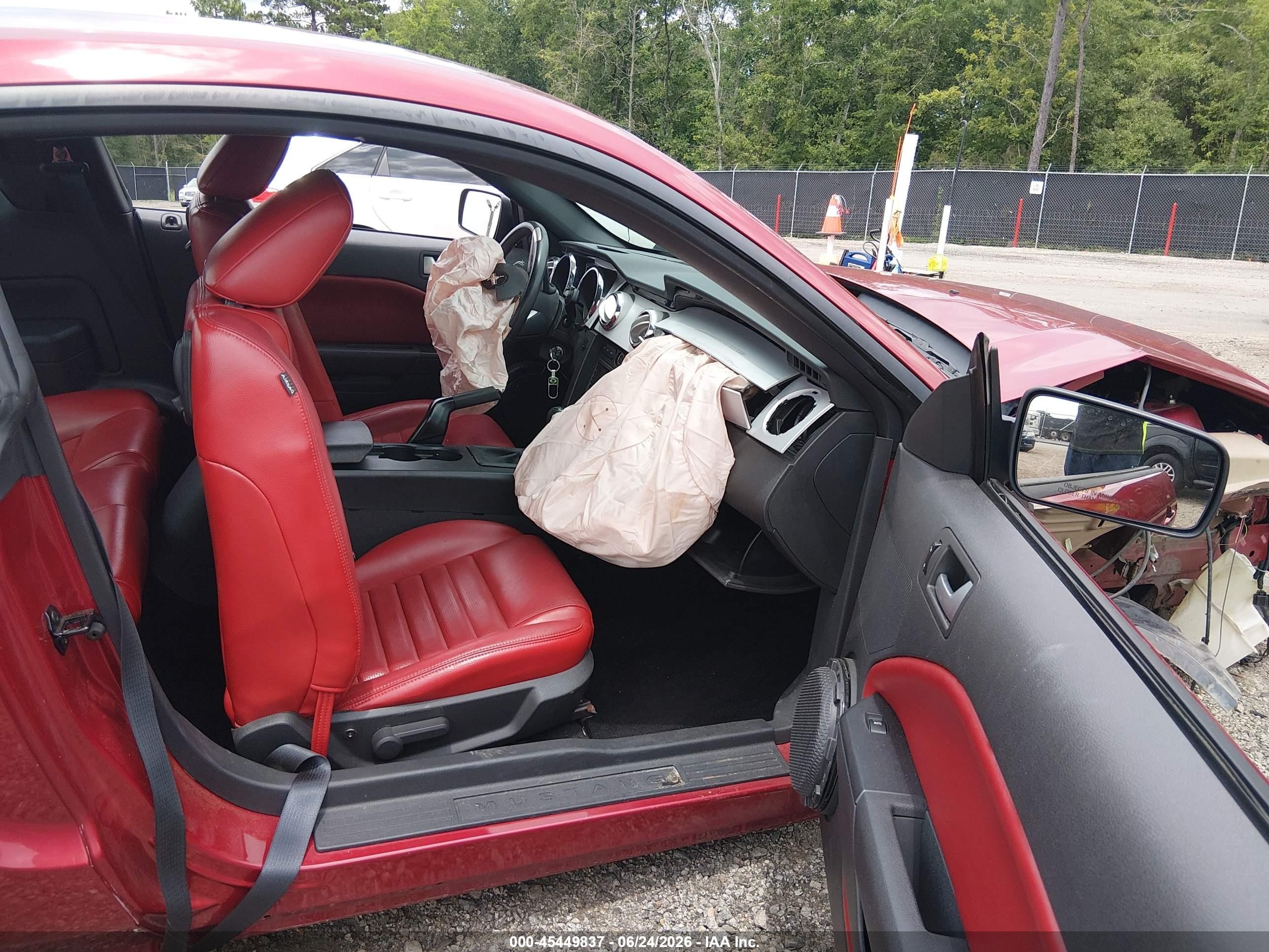 2005 Ford Mustang Gt Deluxe/gt Premium Red vin: 1ZVHT82H755205513