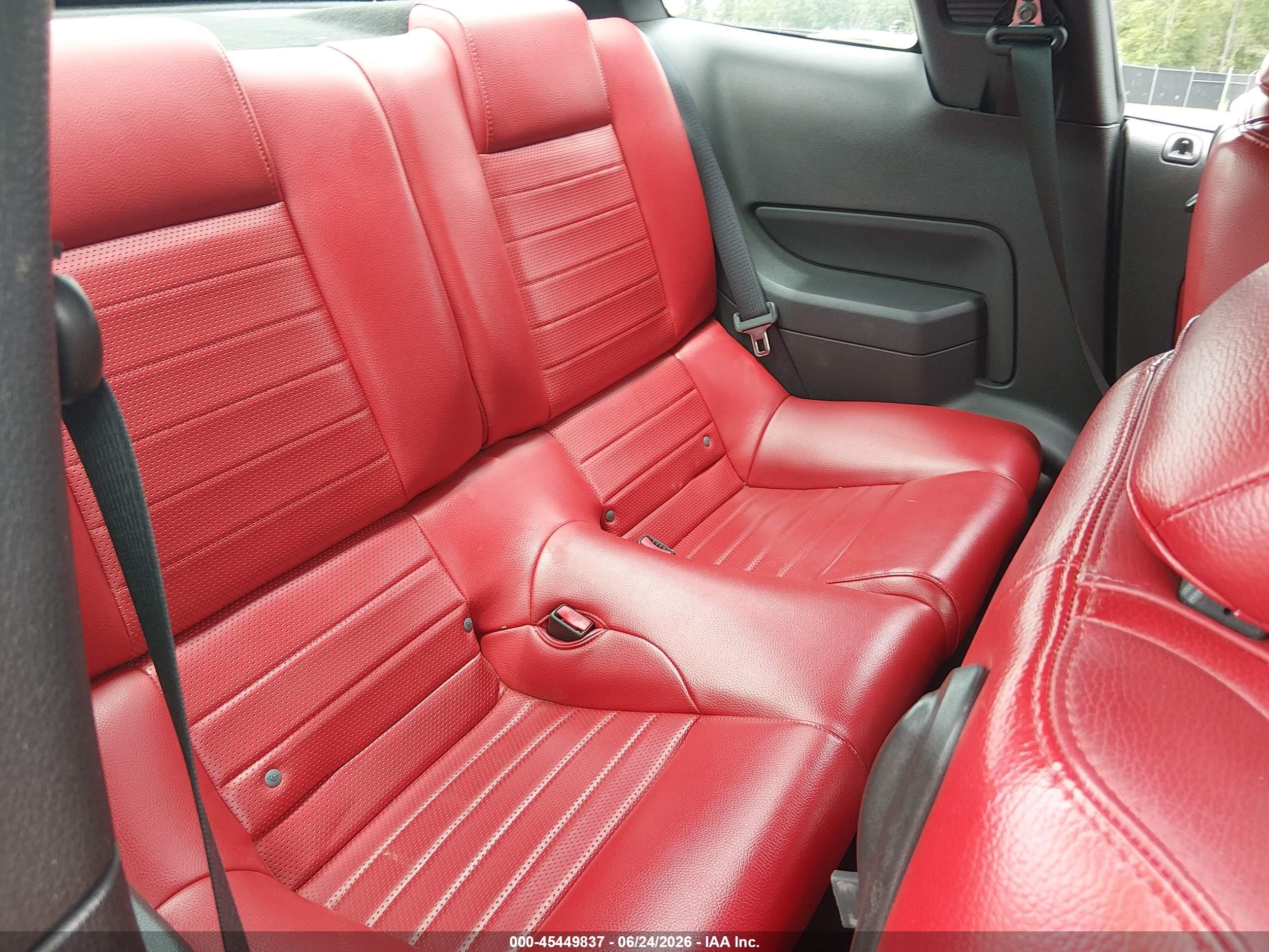 2005 Ford Mustang Gt Deluxe/gt Premium Red vin: 1ZVHT82H755205513