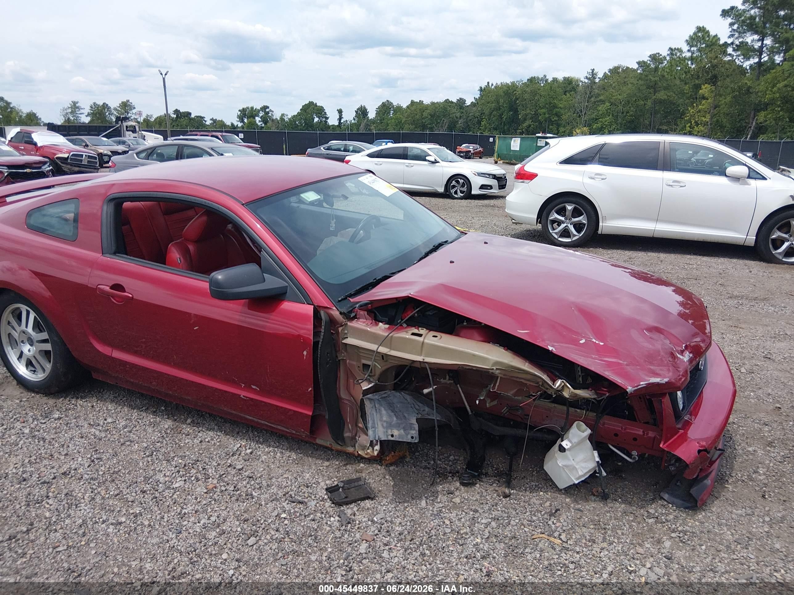 2005 Ford Mustang Gt Deluxe/gt Premium Red vin: 1ZVHT82H755205513
