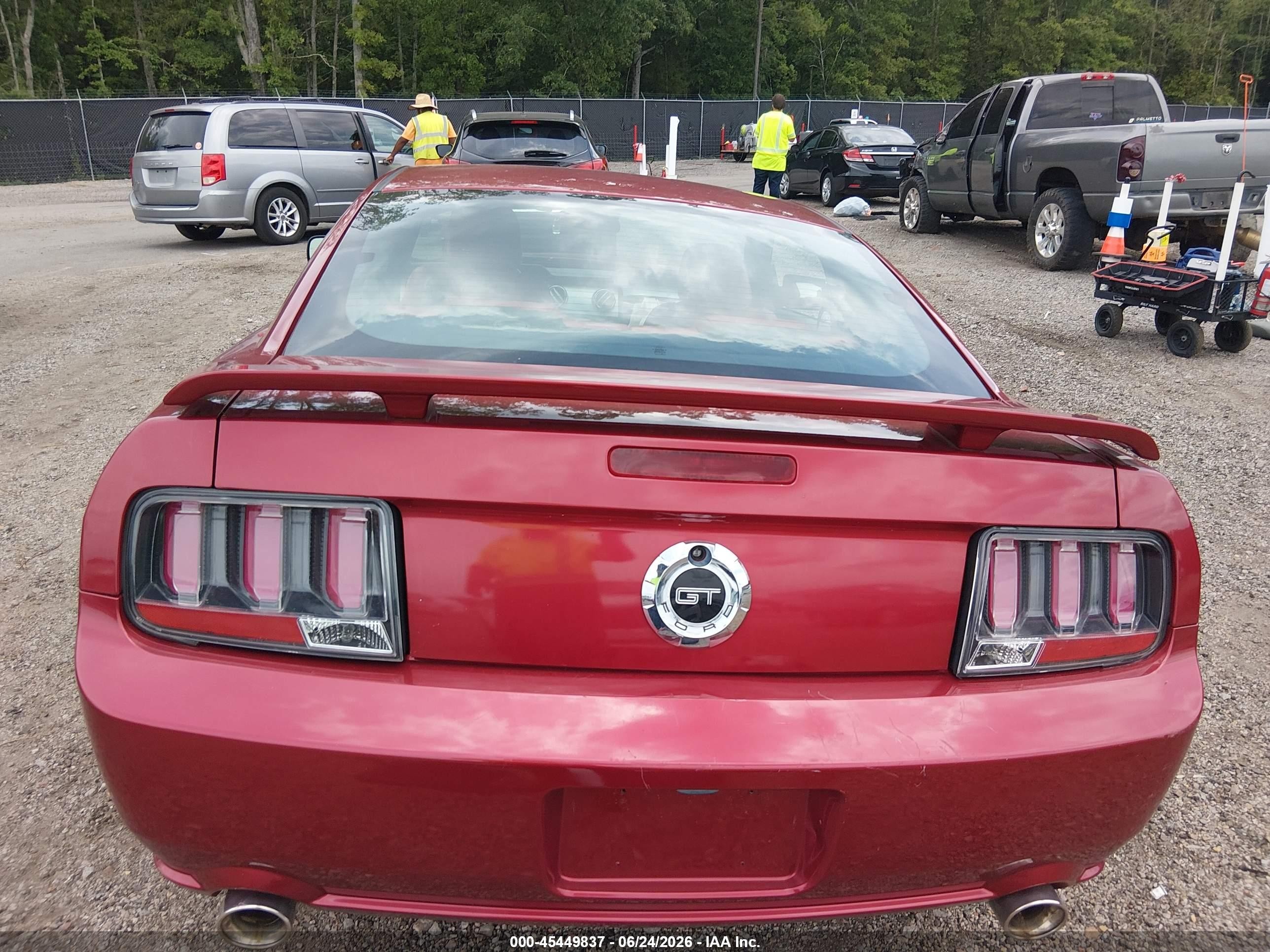 2005 Ford Mustang Gt Deluxe/gt Premium Red vin: 1ZVHT82H755205513