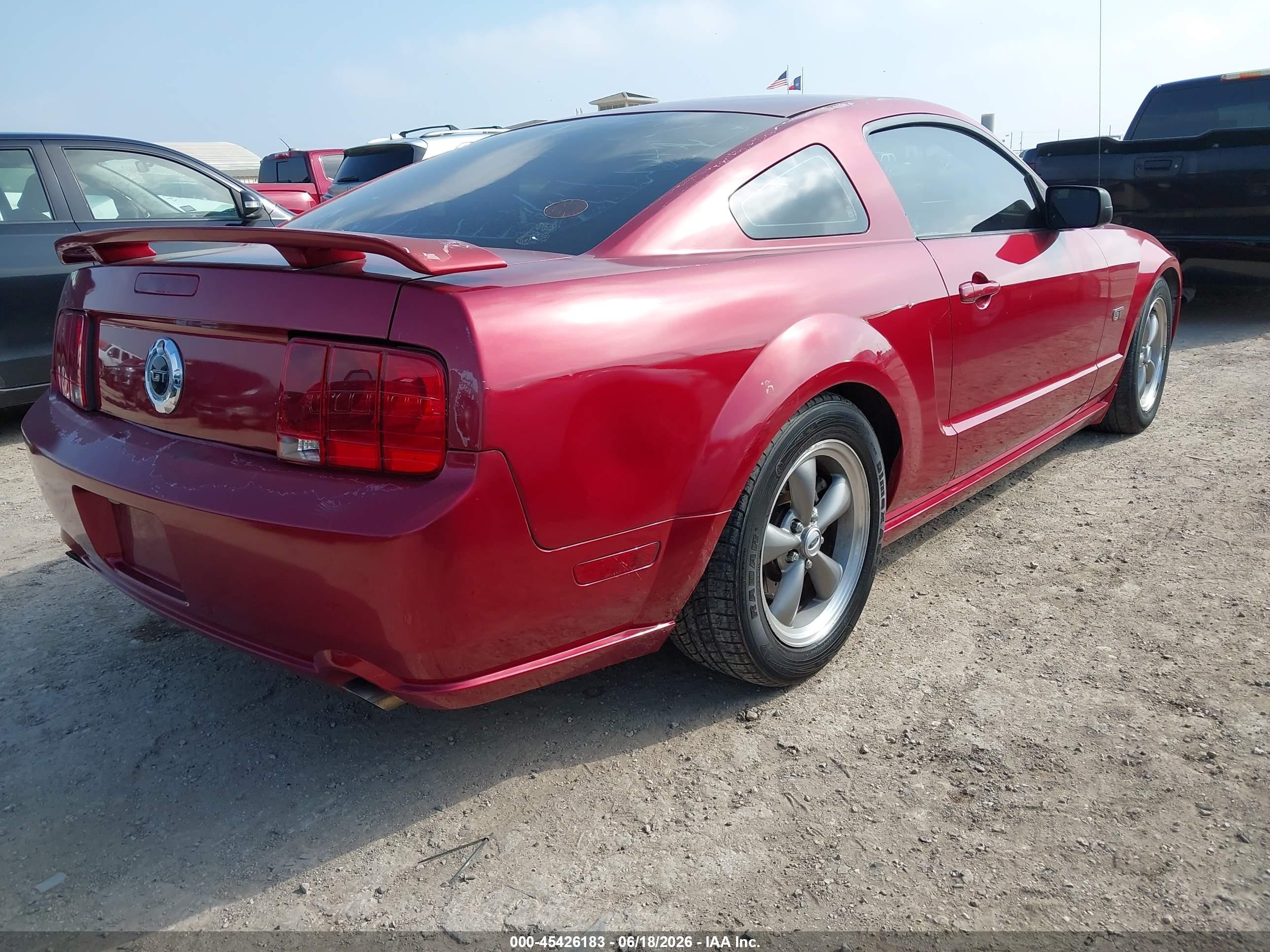 2006 Ford Mustang Gt Red vin: 1ZVHT82H765208767