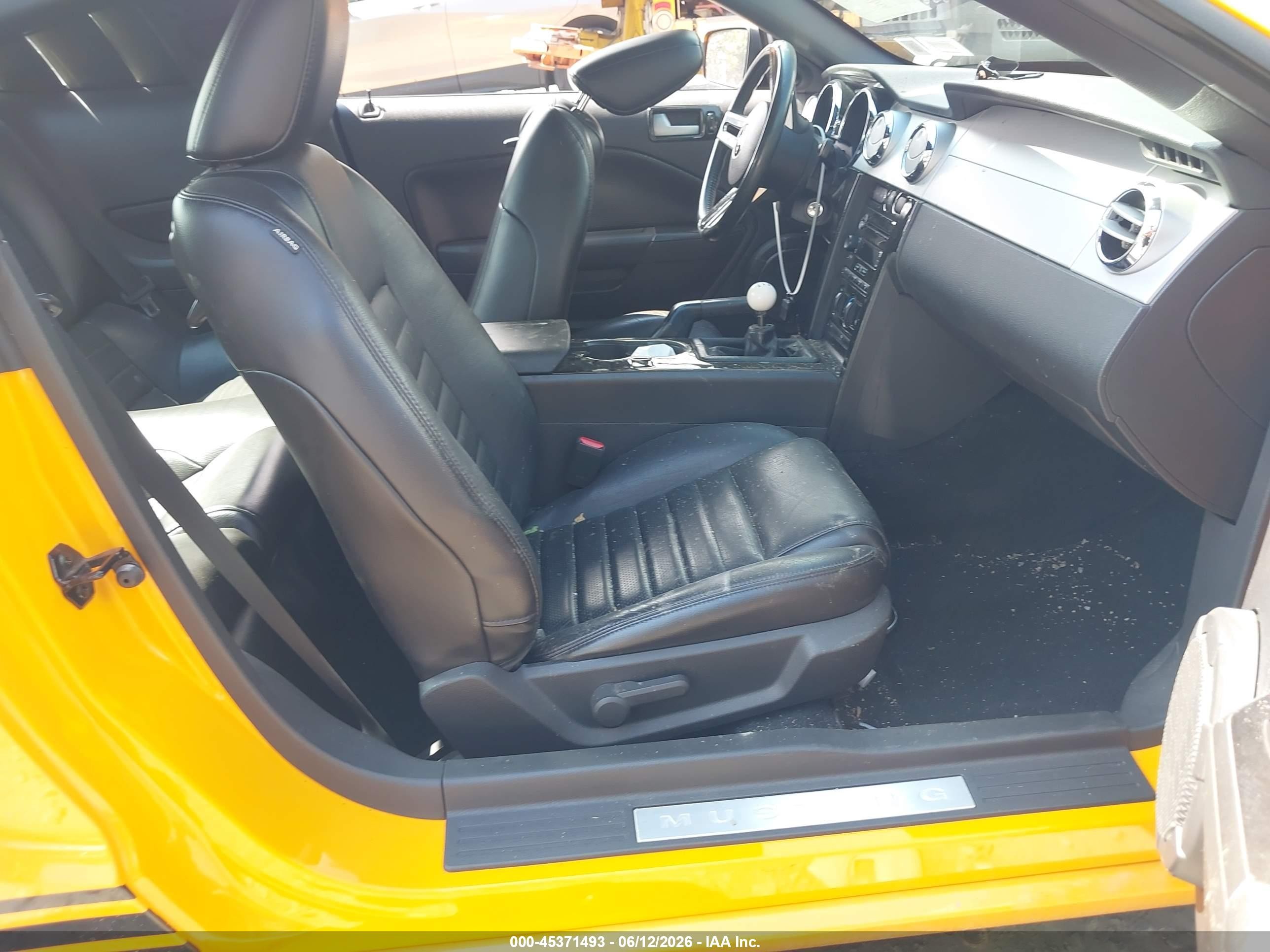 2007 Ford Mustang Gt Deluxe/gt Premium Yellow vin: 1ZVHT82H775268193