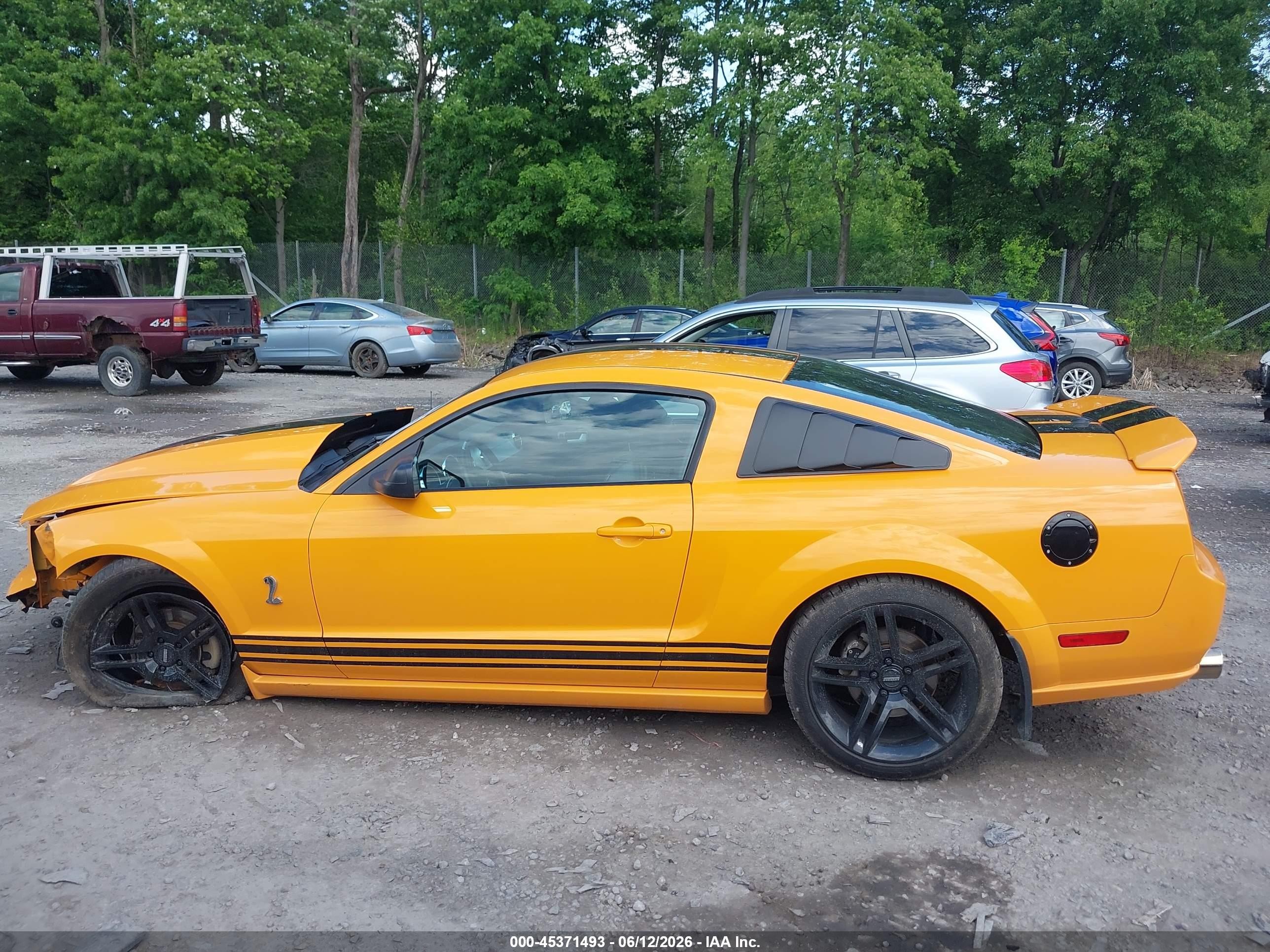 2007 Ford Mustang Gt Deluxe/gt Premium Yellow vin: 1ZVHT82H775268193