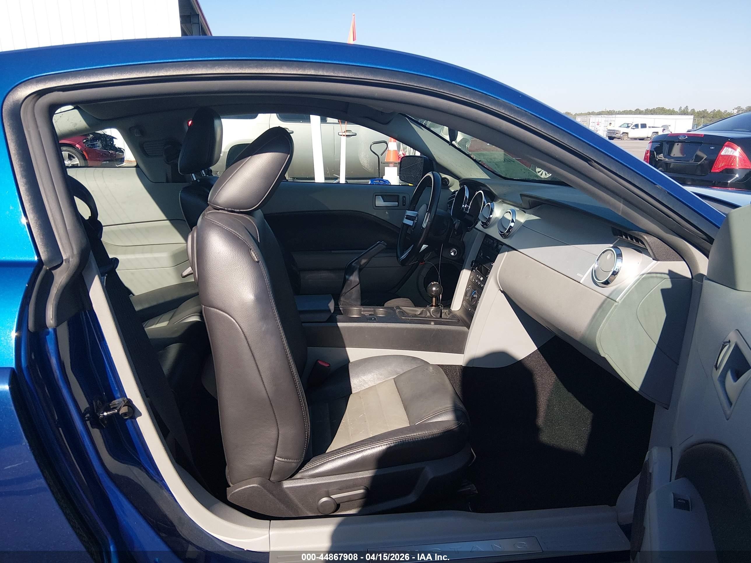 2008 Ford Mustang Gt Deluxe/gt Premium Синий vin: 1ZVHT82H985133377