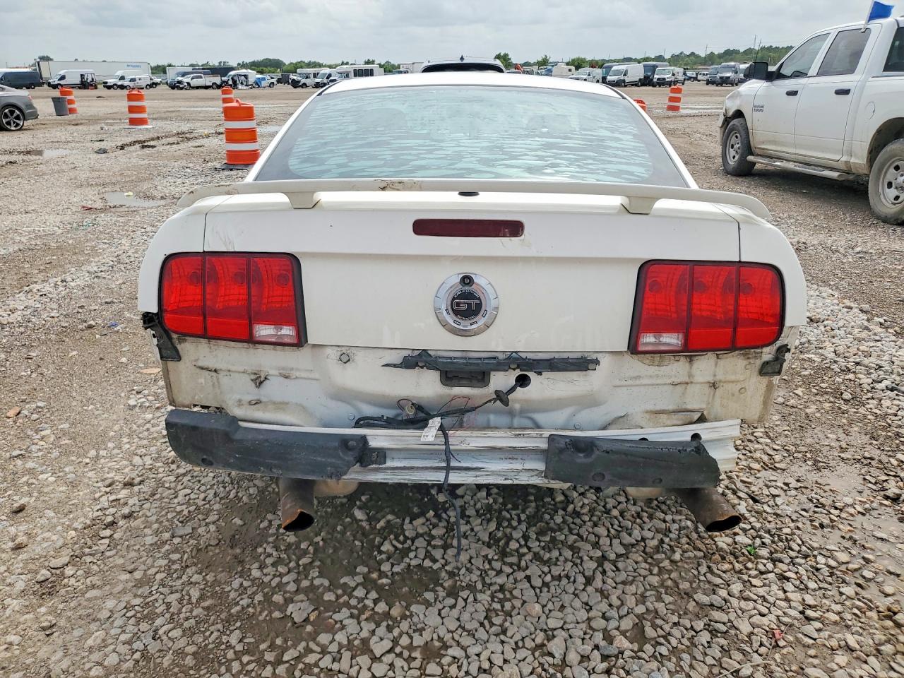 2008 Ford Mustang Gt White vin: 1ZVHT82HX85159695