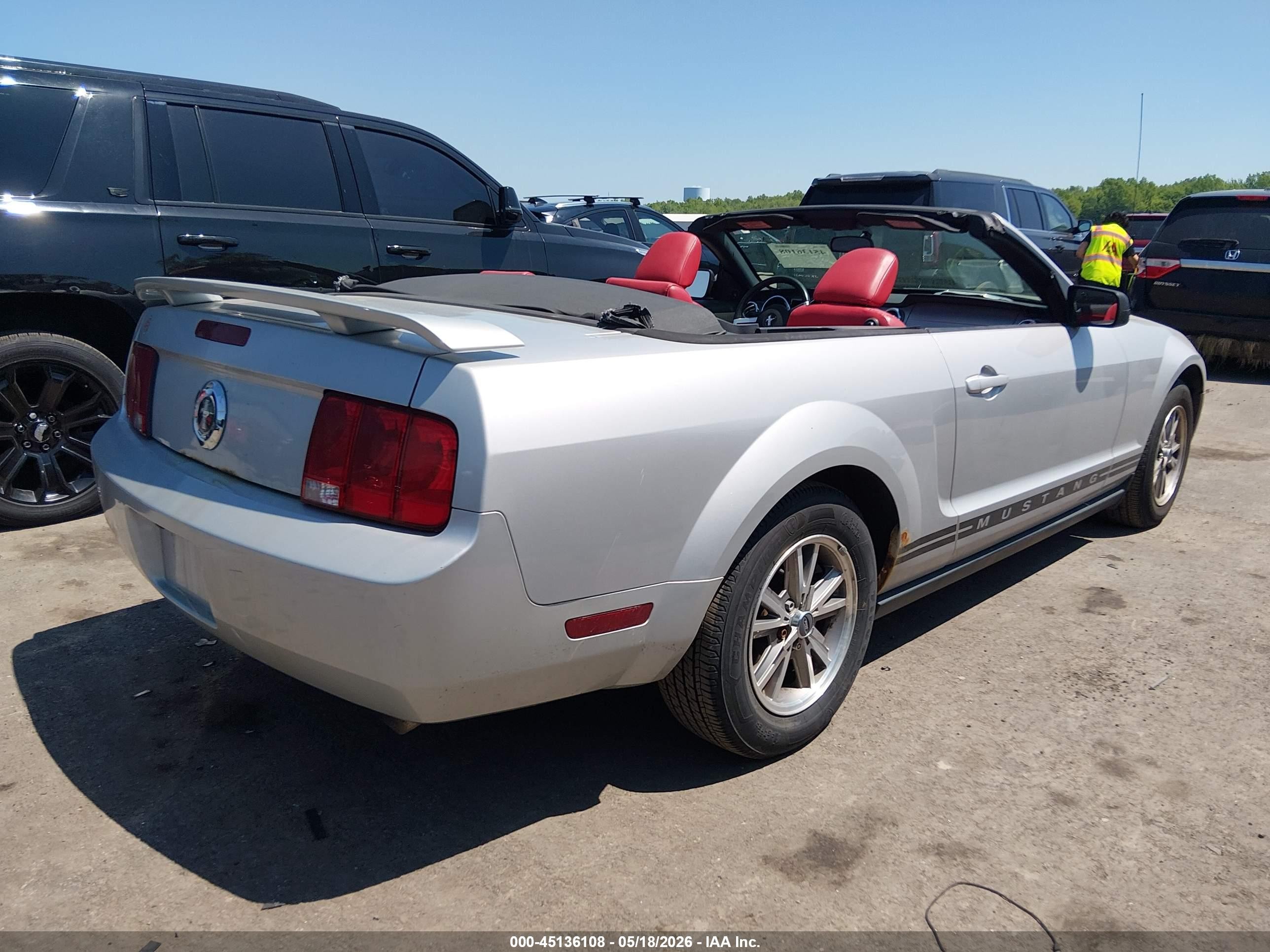 2005 Ford Mustang   Silver vin: 1ZVHT84N055232345