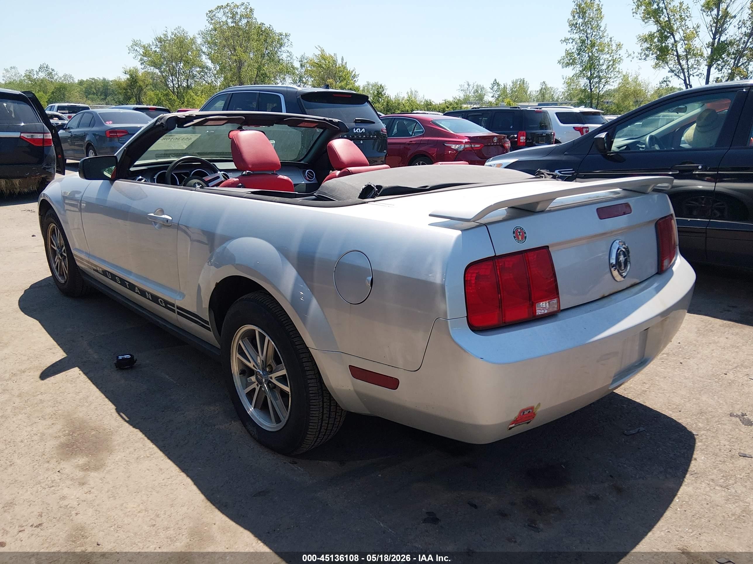 2005 Ford Mustang   Silver vin: 1ZVHT84N055232345