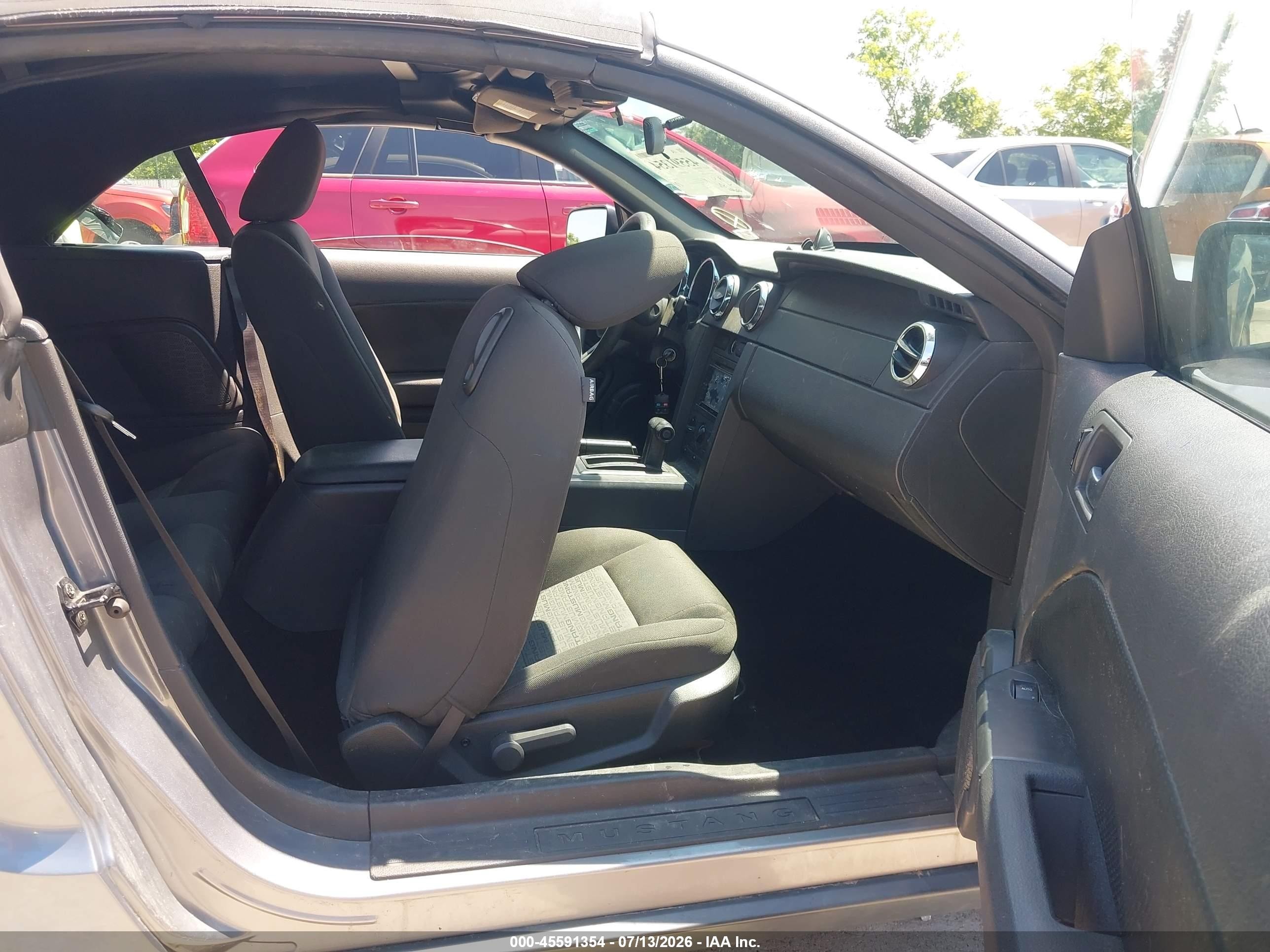 2006 Ford Mustang V6 Gray vin: 1ZVHT84N165219928
