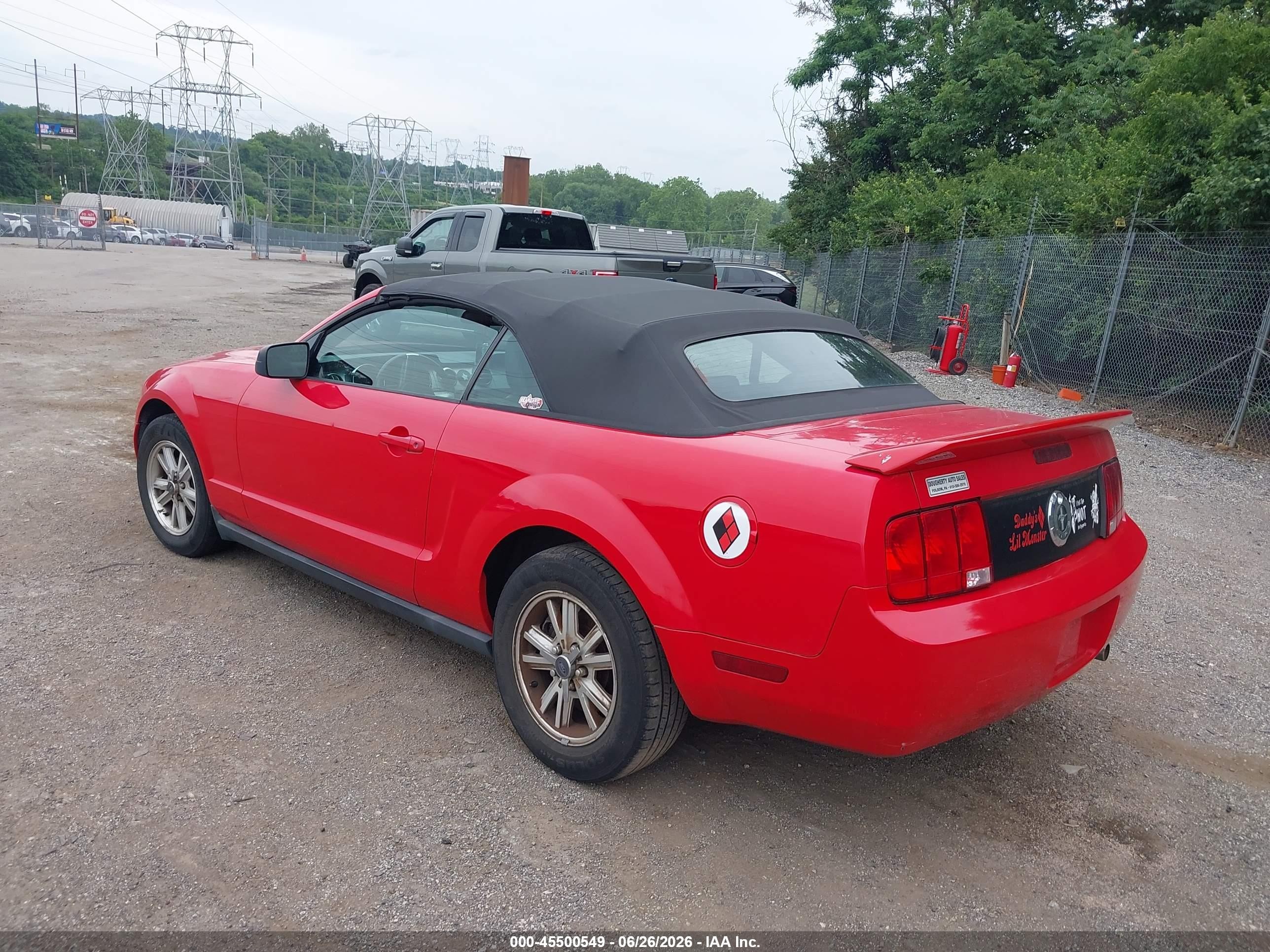 2006 Ford Mustang V6 Red vin: 1ZVHT84N165231318