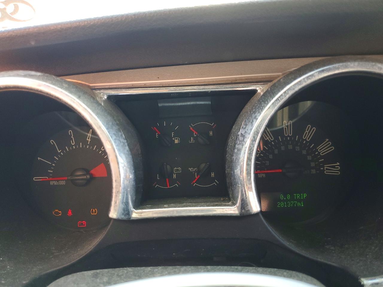2008 Ford Mustang Red vin: 1ZVHT84N185118729