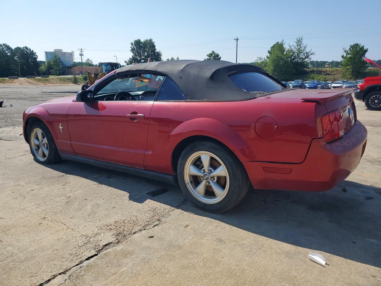 2008 Ford Mustang Red vin: 1ZVHT84N185118729