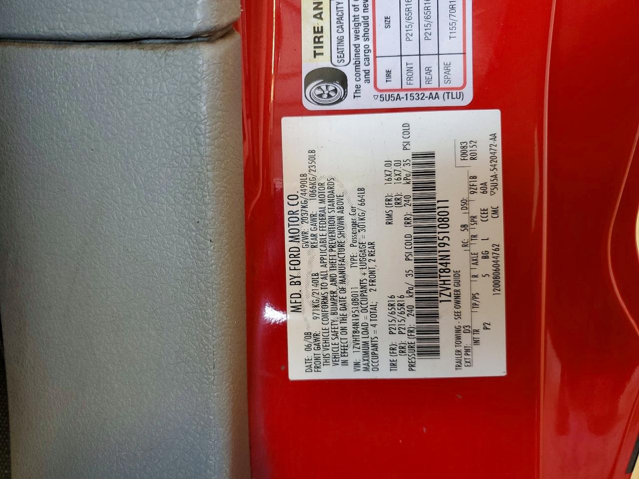 2009 Ford Mustang Red vin: 1ZVHT84N195108011