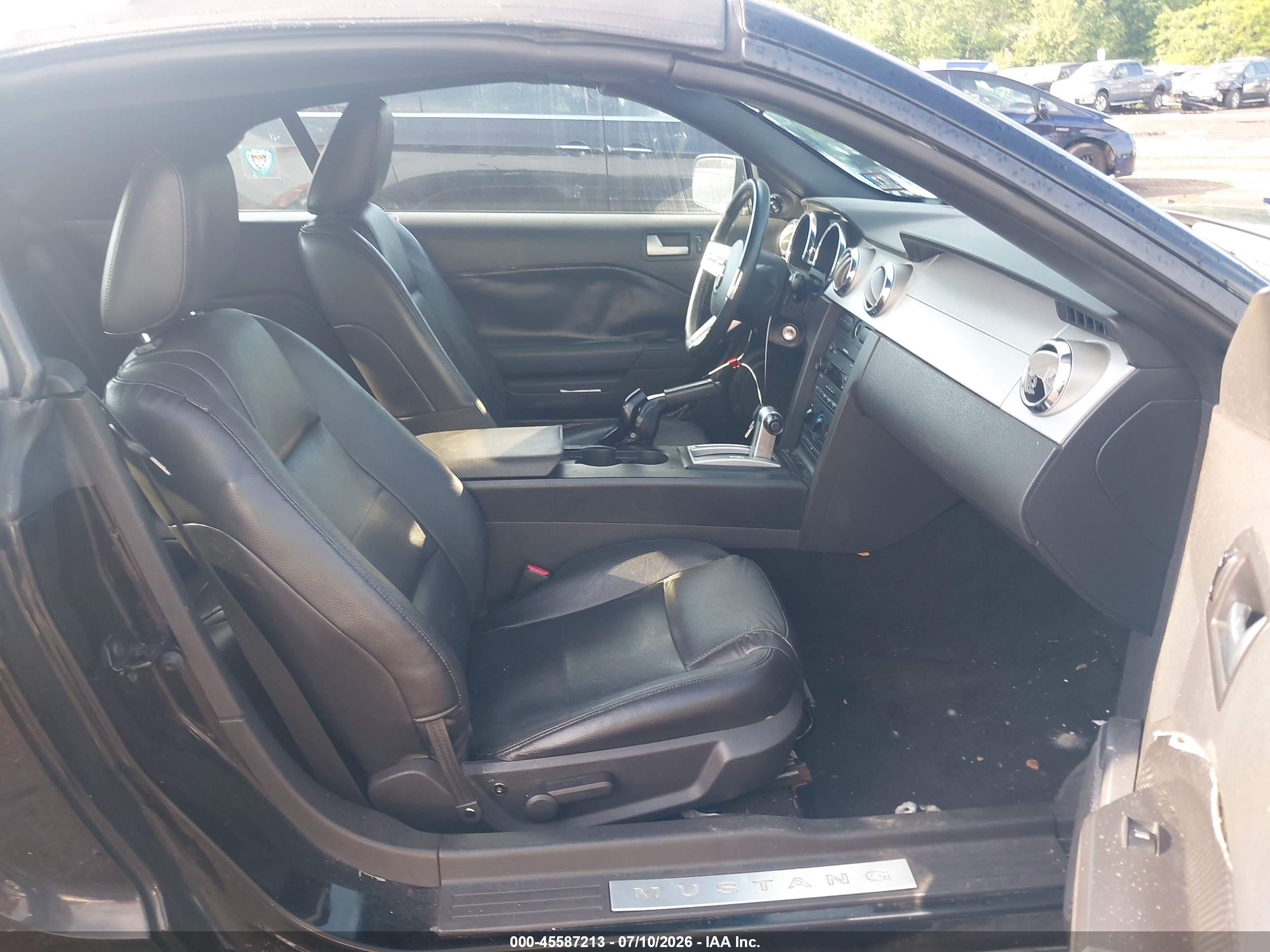 2005 Ford Mustang   Черный vin: 1ZVHT84N355192598