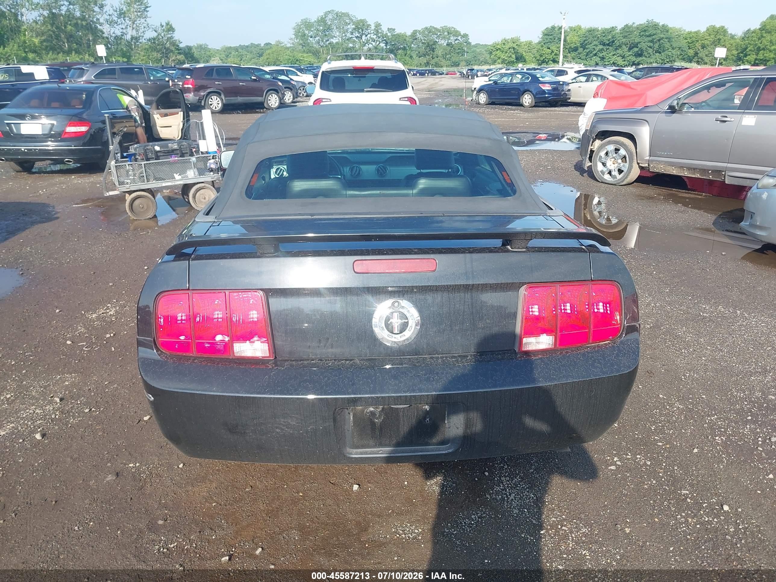 2005 Ford Mustang   Черный vin: 1ZVHT84N355192598