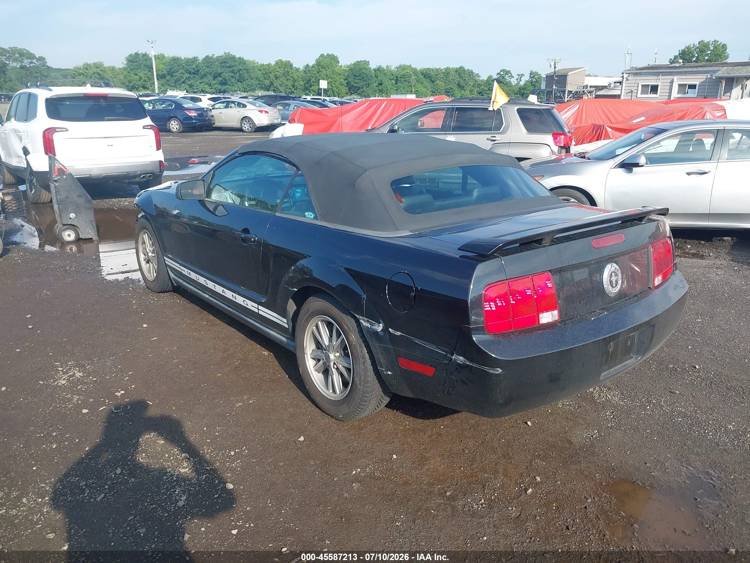 2005 Ford Mustang   Черный vin: 1ZVHT84N355192598